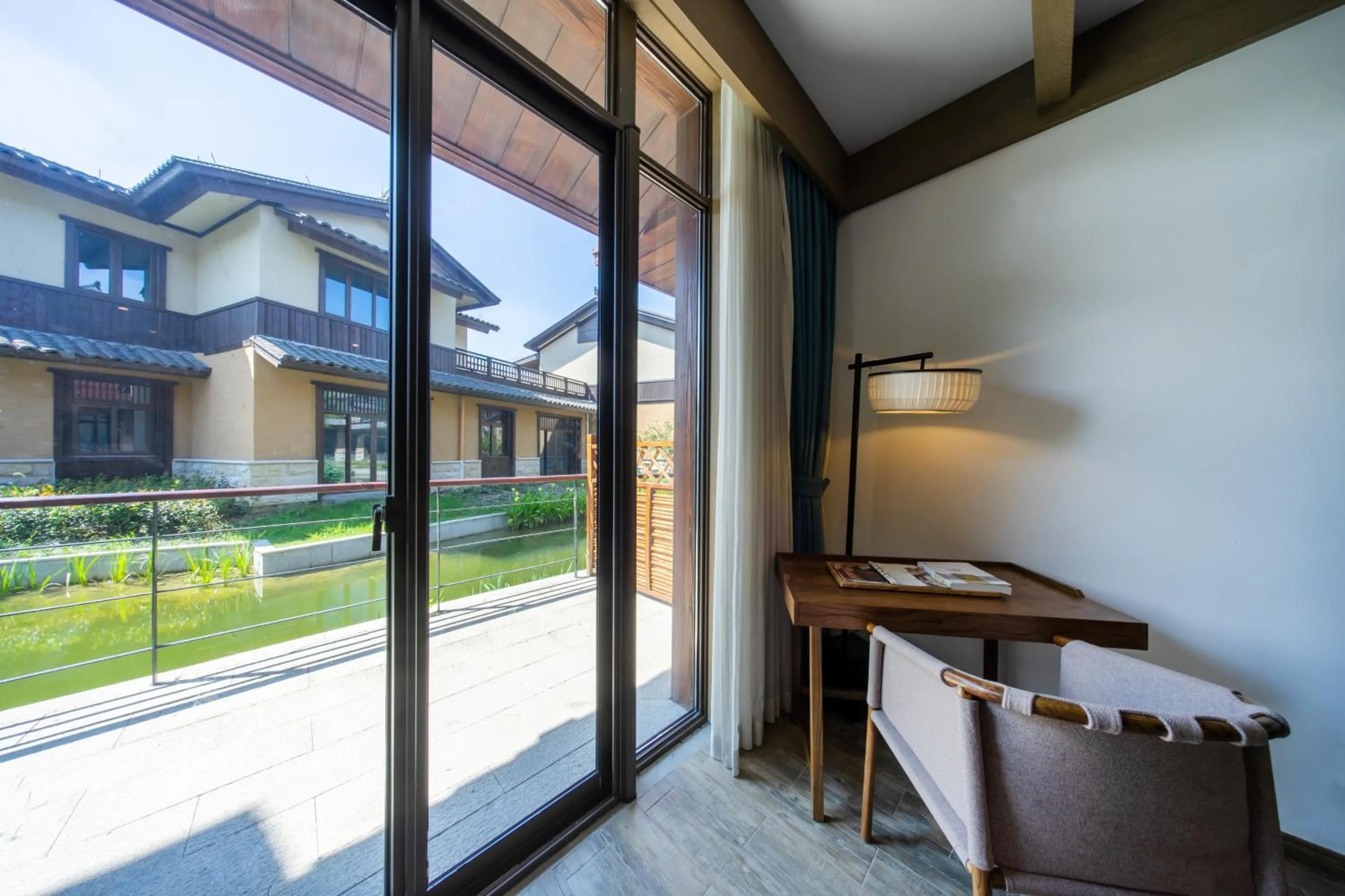 Blossom Hill Yuejingzhuang Hotel