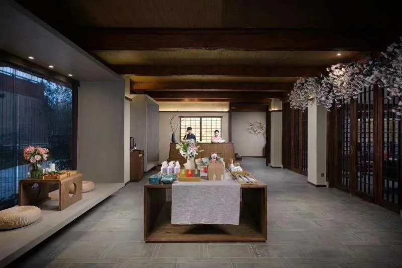 Blossom Hill Yuejingzhuang Hotel