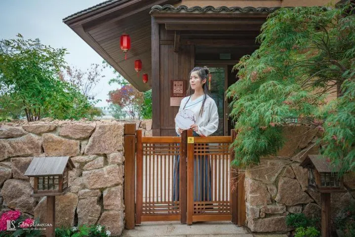 Blossom Hill Yuejingzhuang Hotel