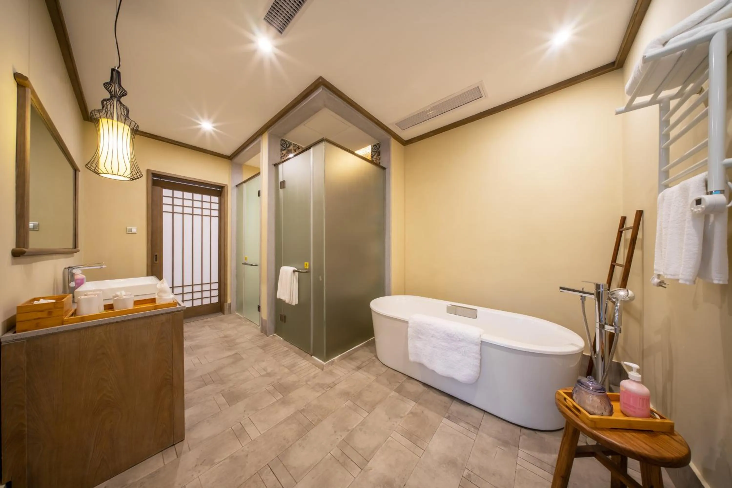 Blossom Hill Yuejingzhuang Hotel