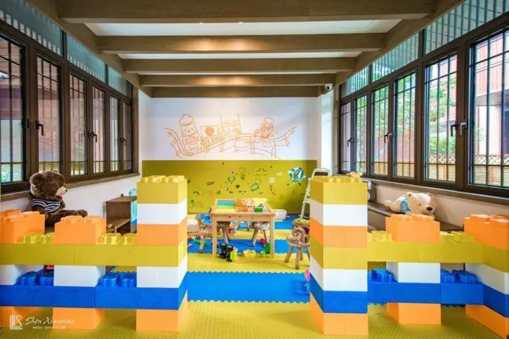 Blossom Hill Yuejingzhuang Hotel