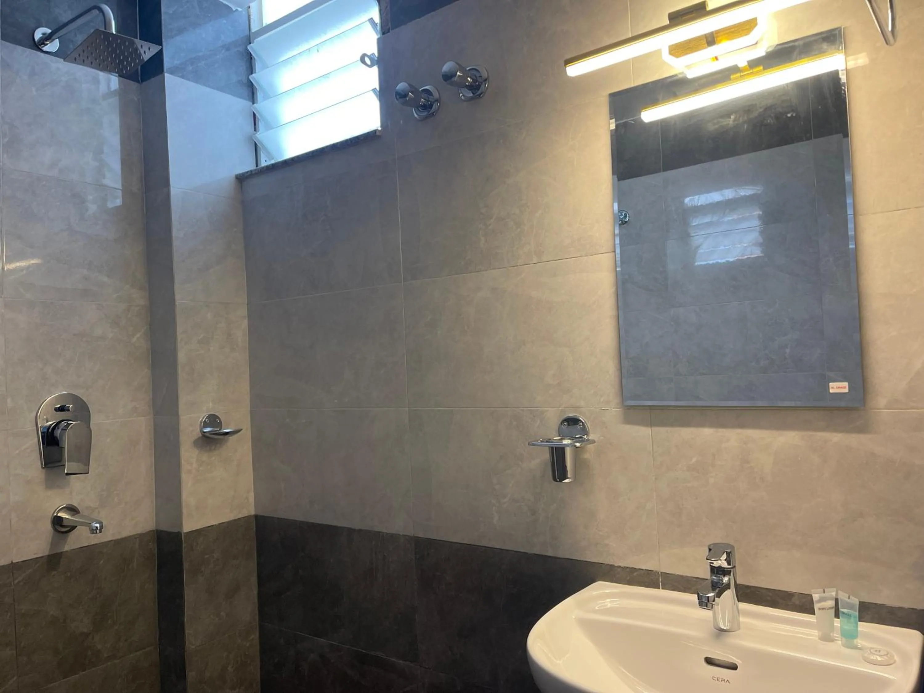 Shower in Little Buddha Inn