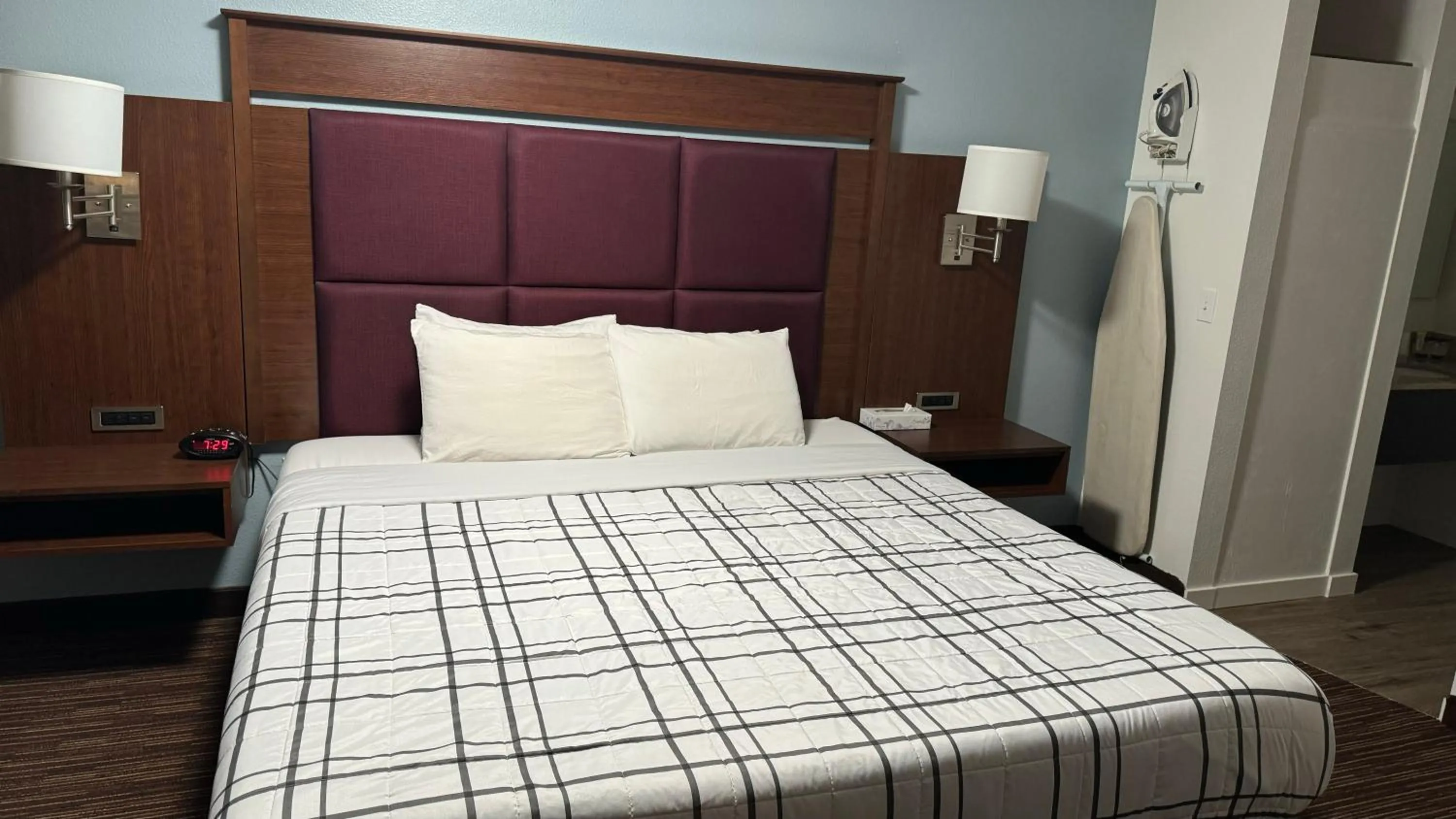 Bed in Morgan Inn and Suites Walla Walla