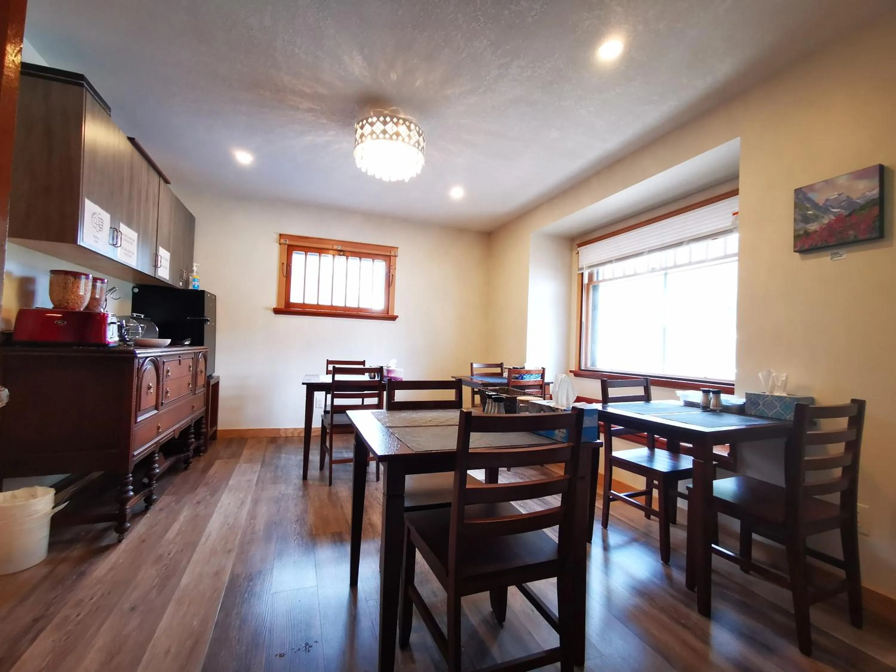 Dining area in Riverfront Estate Bed&Breakfast Banff