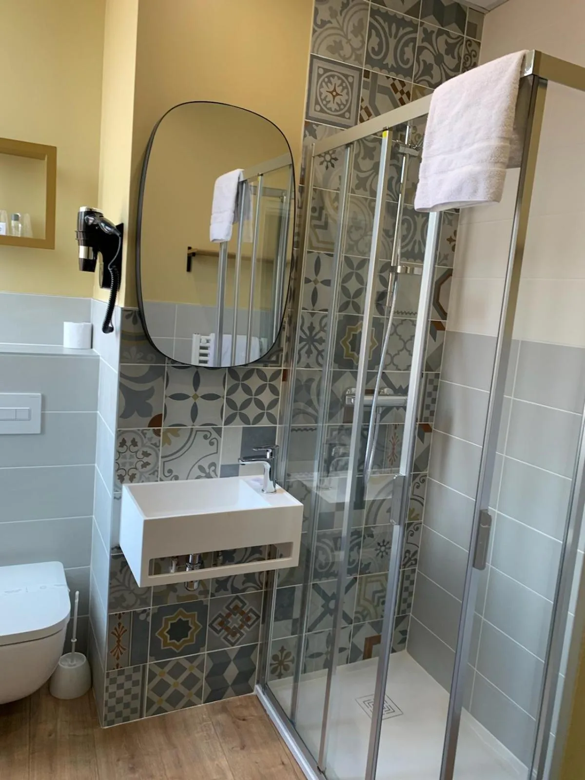 Bathroom in Hôtel du Nord