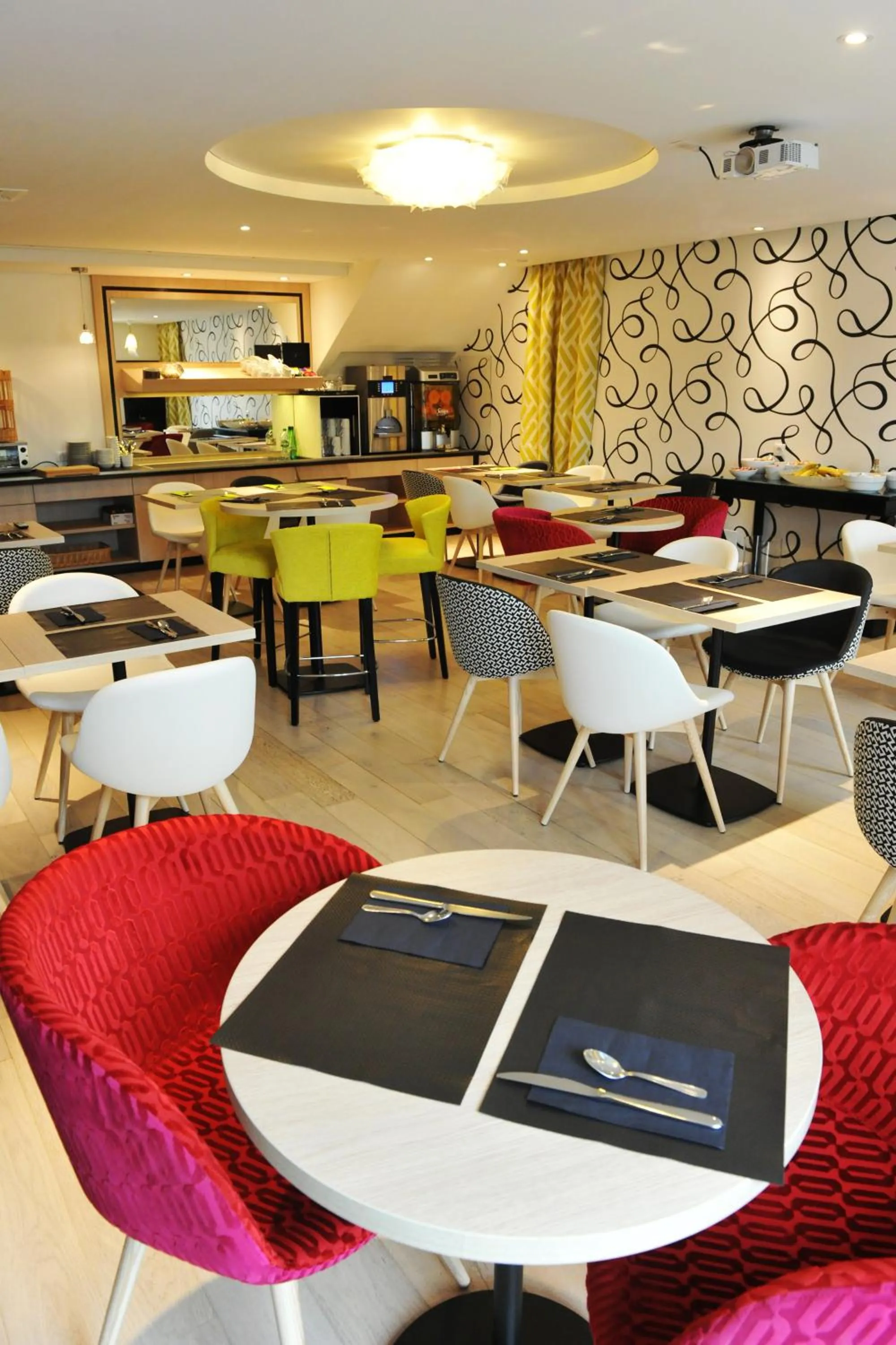 Restaurant/places to eat in Urban Style Hotel de France