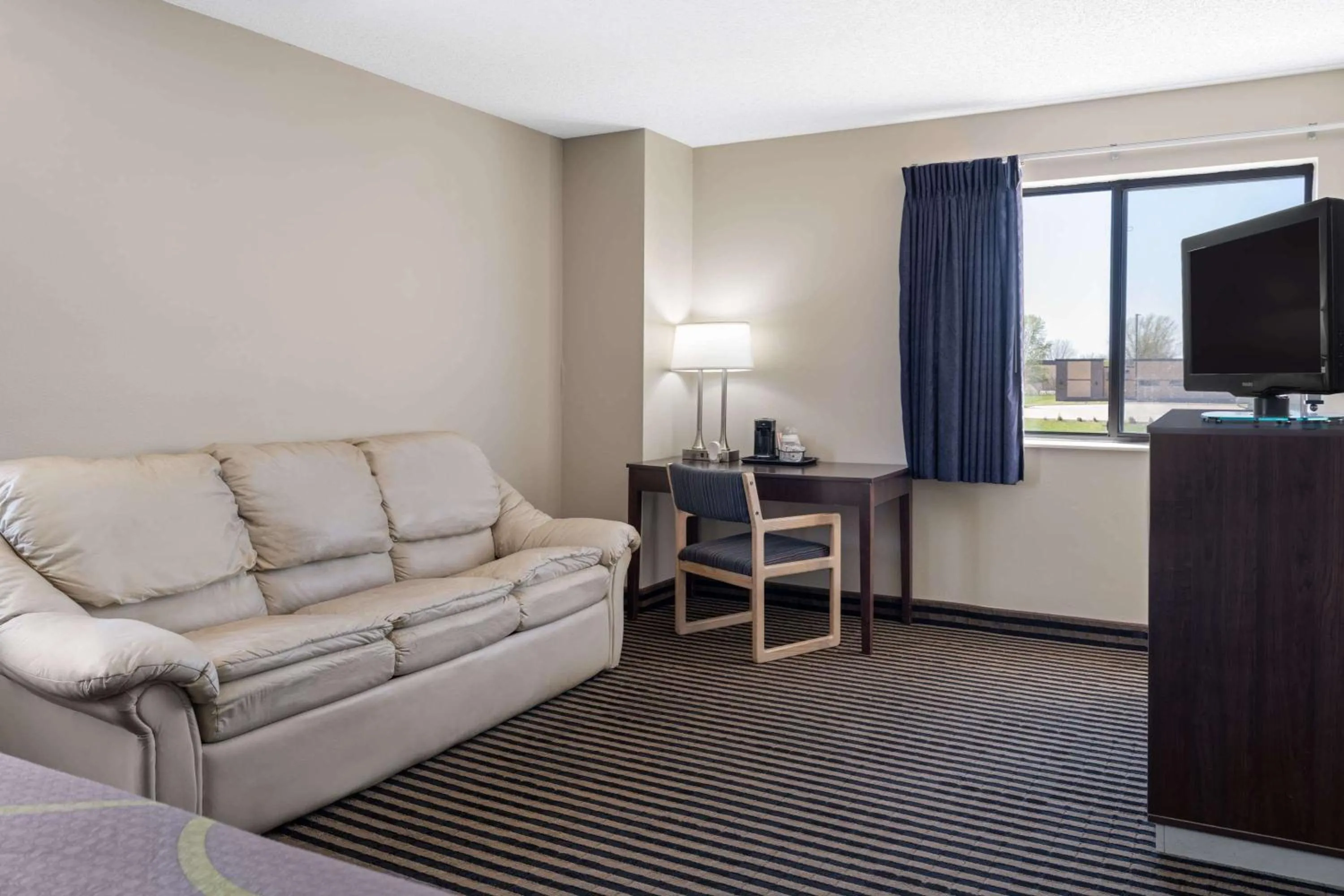 Photo of the whole room in Super 8 by Wyndham Humboldt