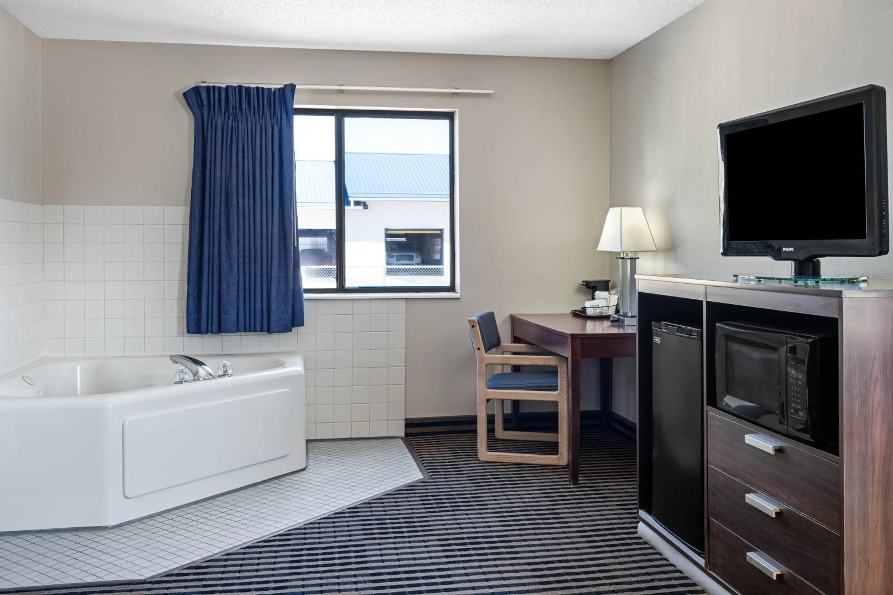 Bed in Super 8 by Wyndham Humboldt