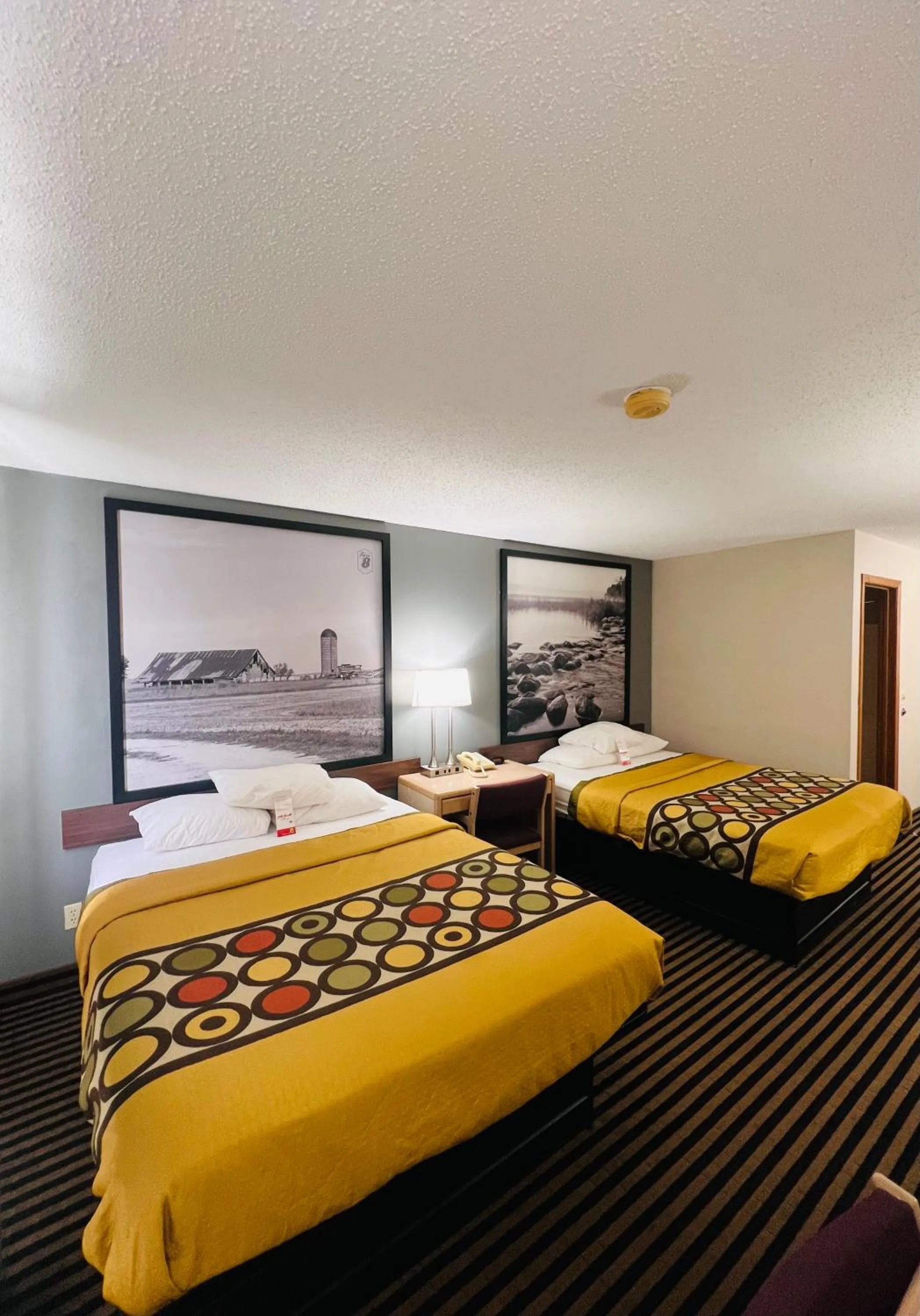 Bedroom, Bed in Super 8 by Wyndham Humboldt