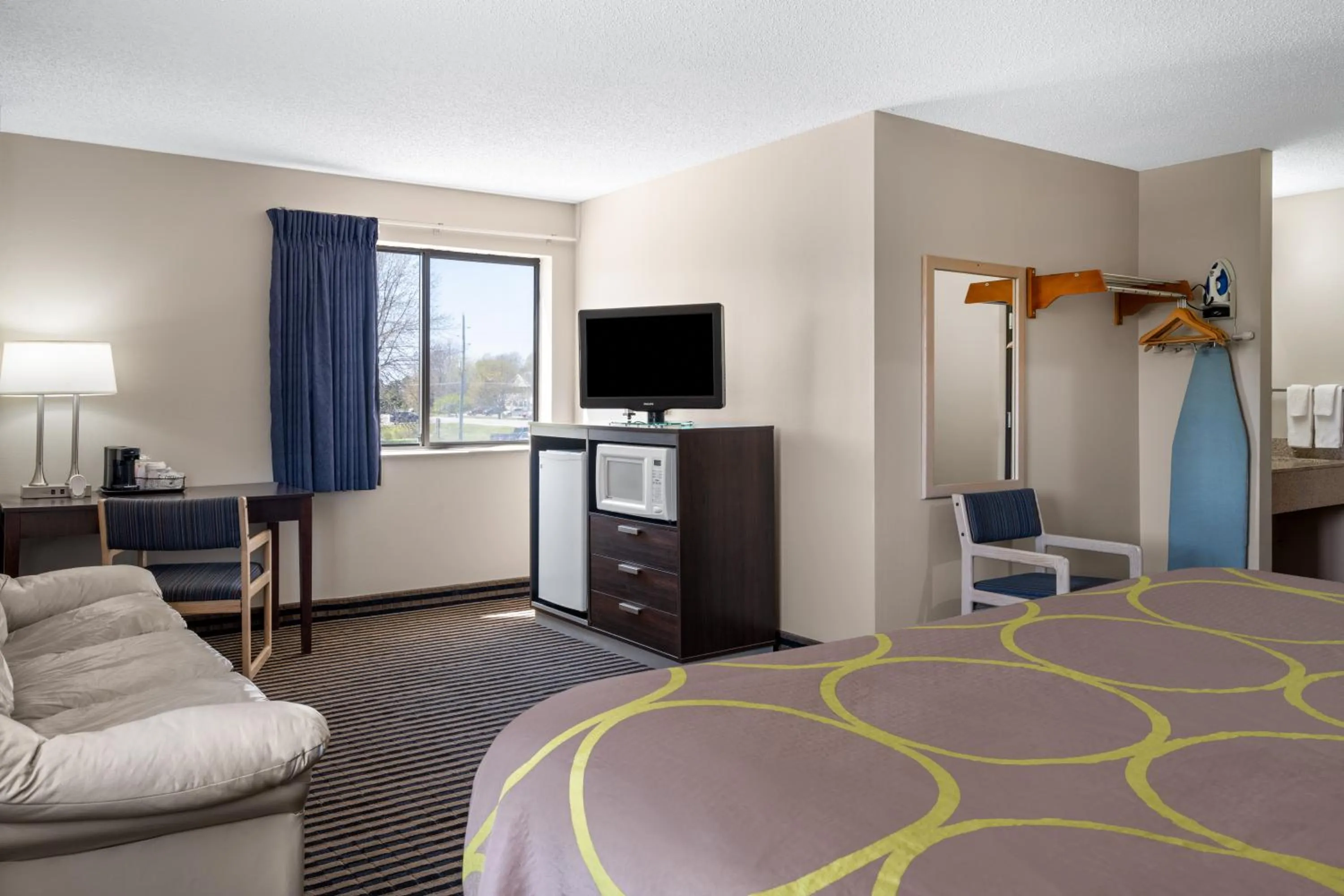 Bed in Super 8 by Wyndham Humboldt