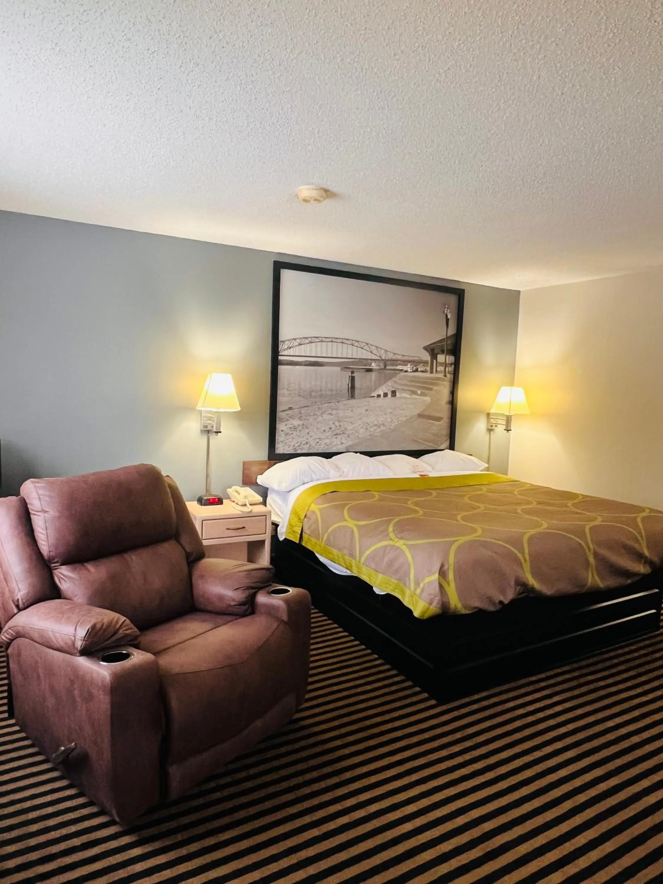 Bed in Super 8 by Wyndham Humboldt