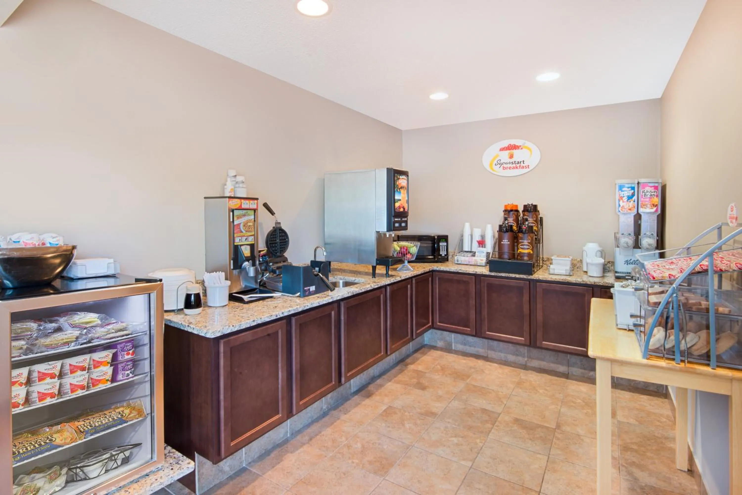 Food and drinks in Super 8 by Wyndham Humboldt