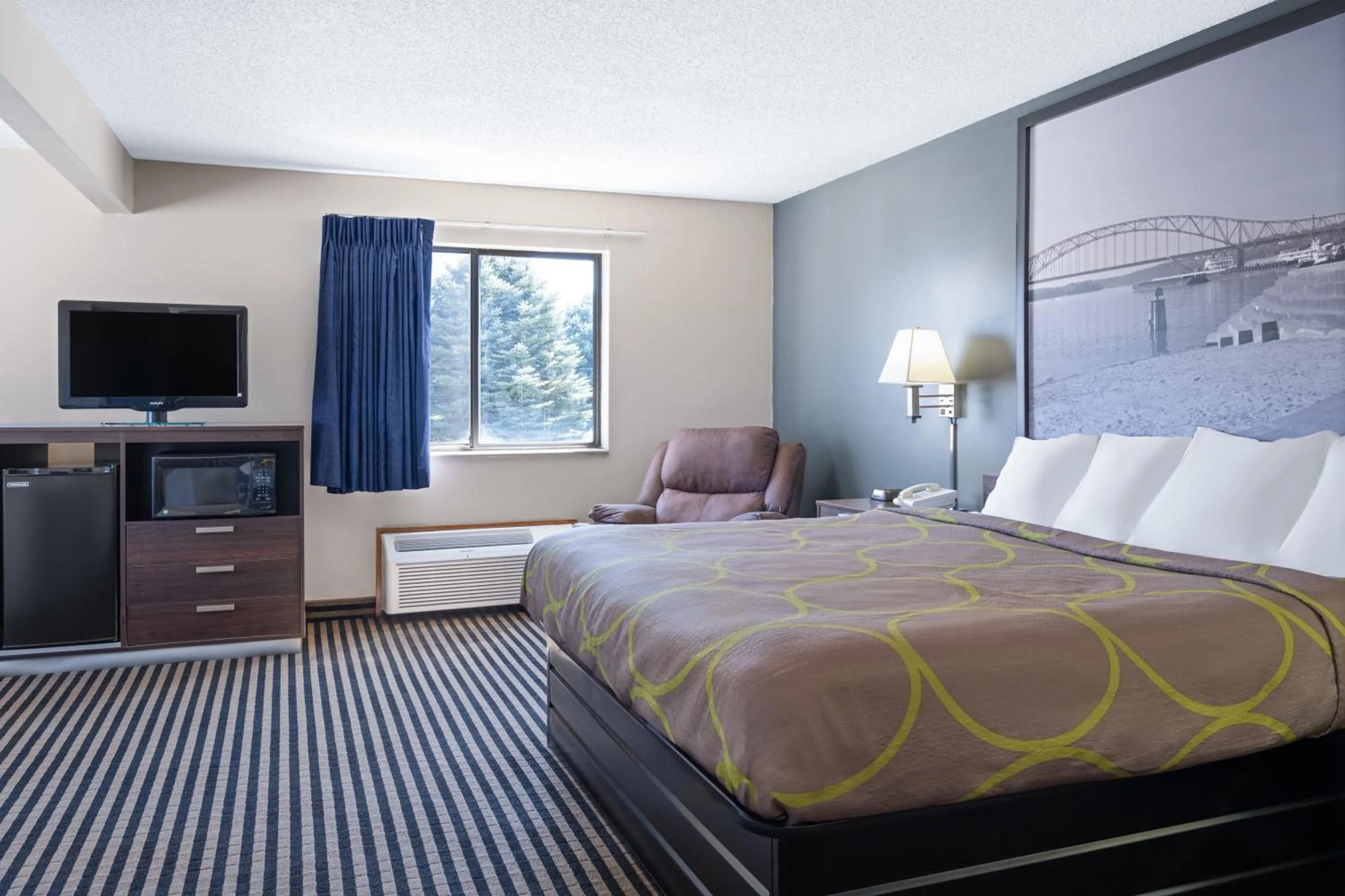 Bed in Super 8 by Wyndham Humboldt