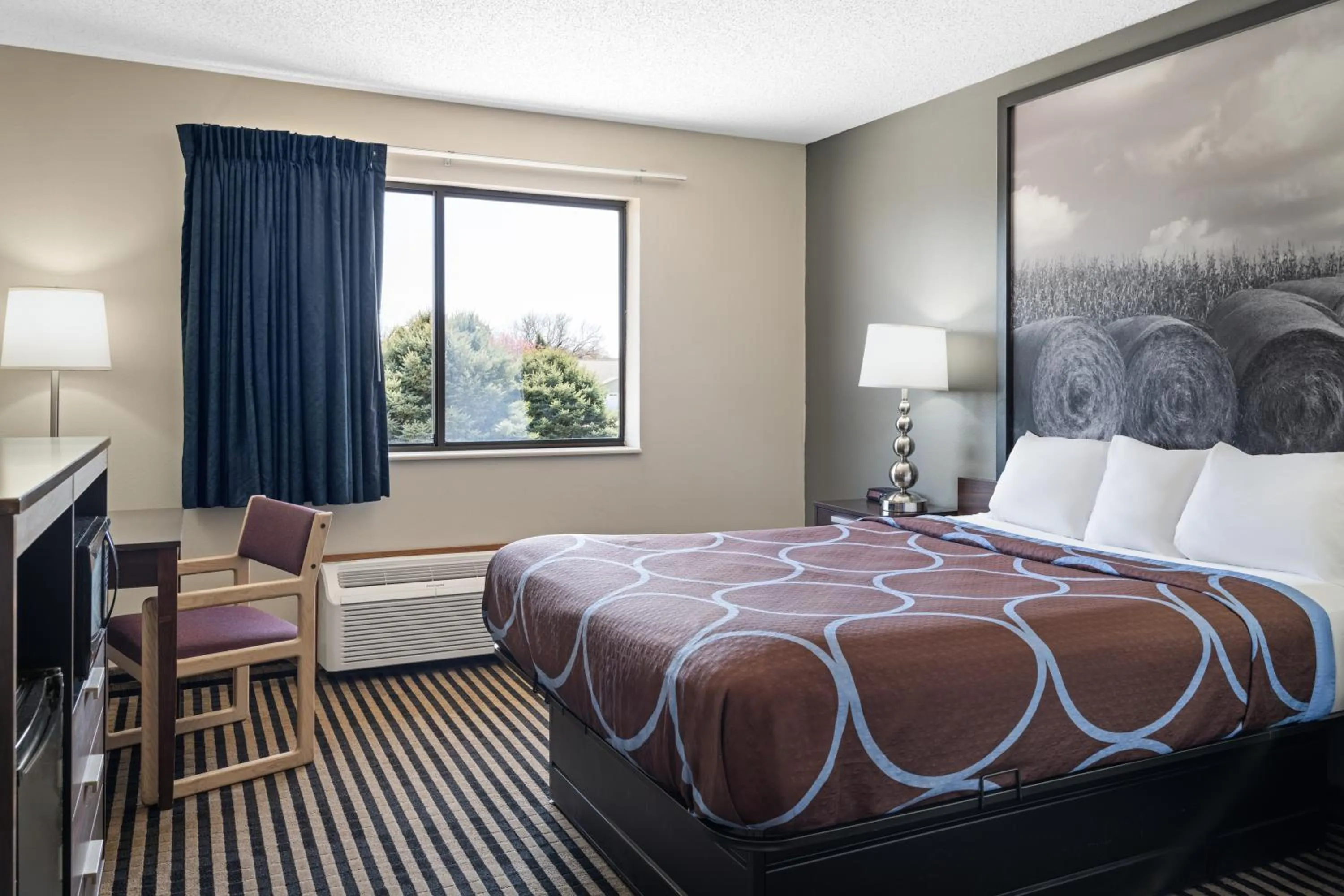 Bed in Super 8 by Wyndham Humboldt