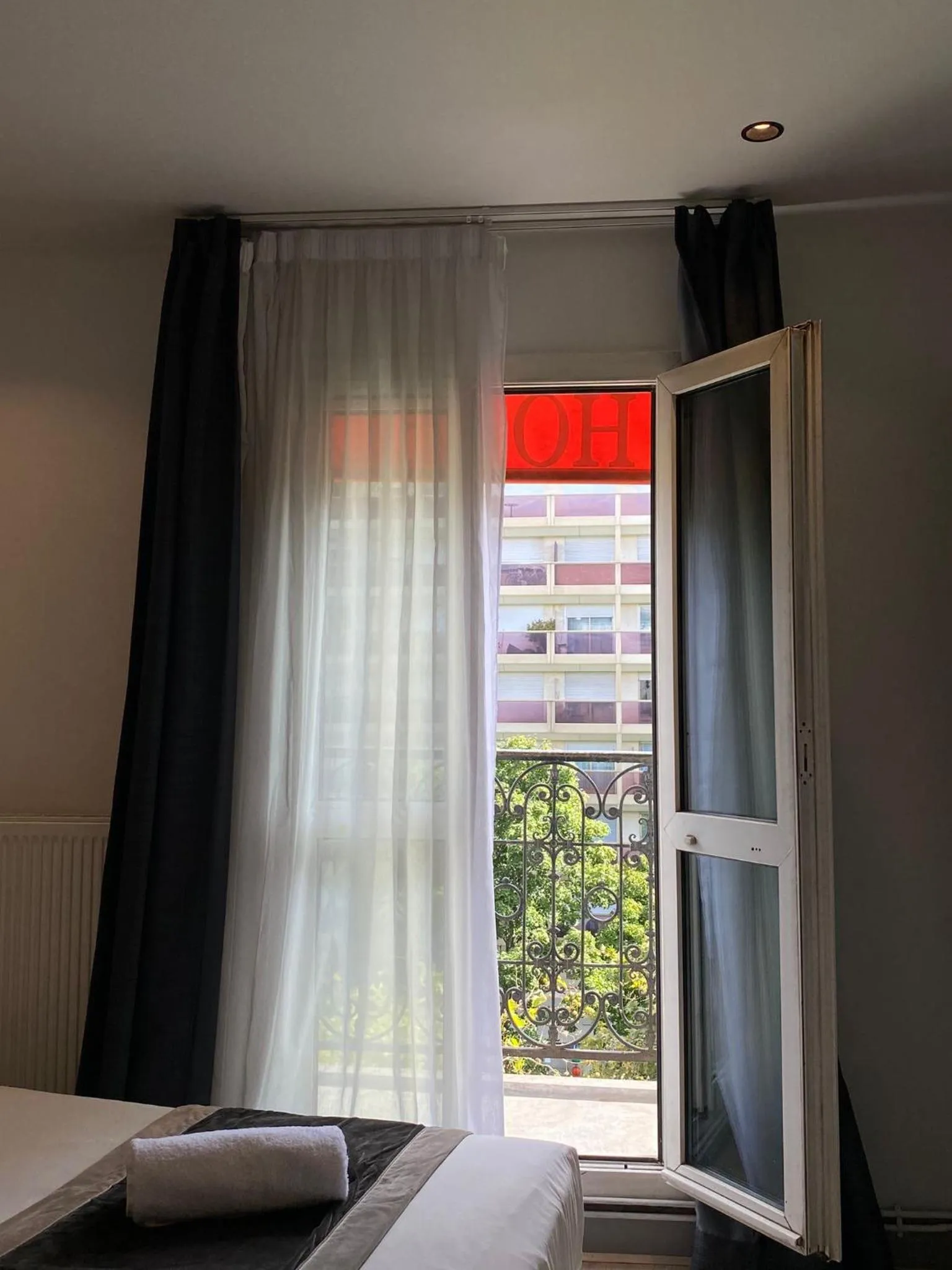 Photo of the whole room, Bed in Hôtel Résidence Châtillon