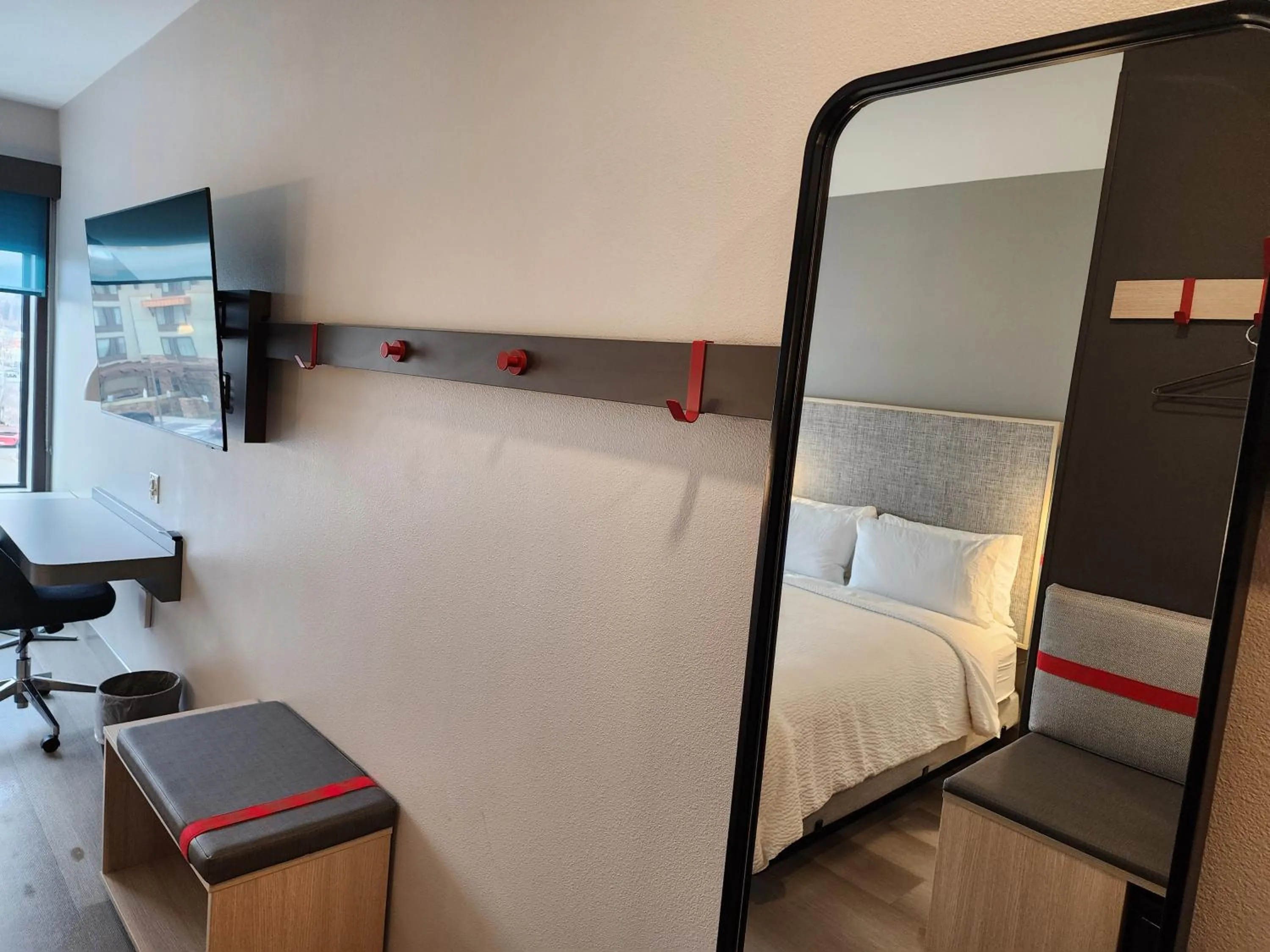 TV and multimedia, Bed in avid hotel Wenatchee by IHG