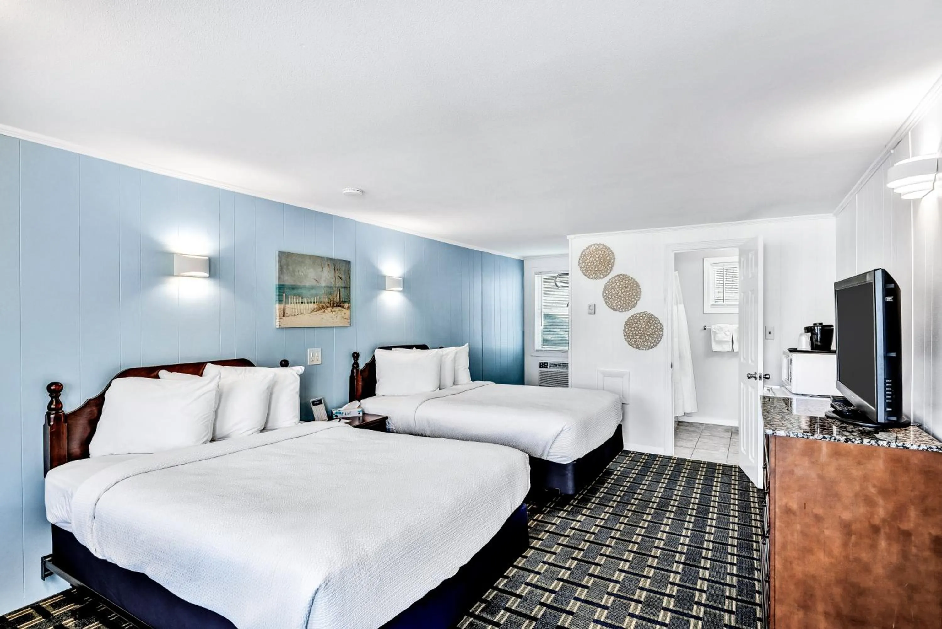 Photo of the whole room, Bed in Ocean Breeze Motel