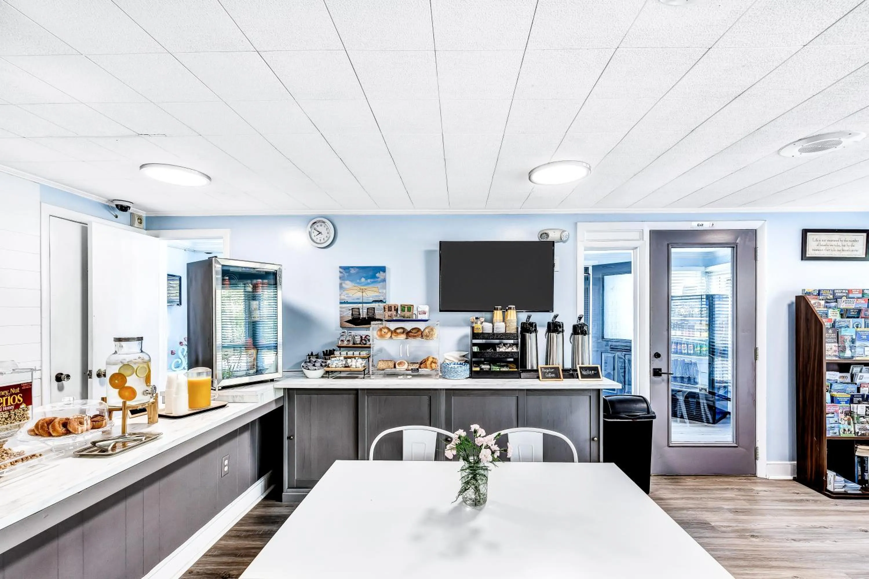 Breakfast in Ocean Breeze Motel