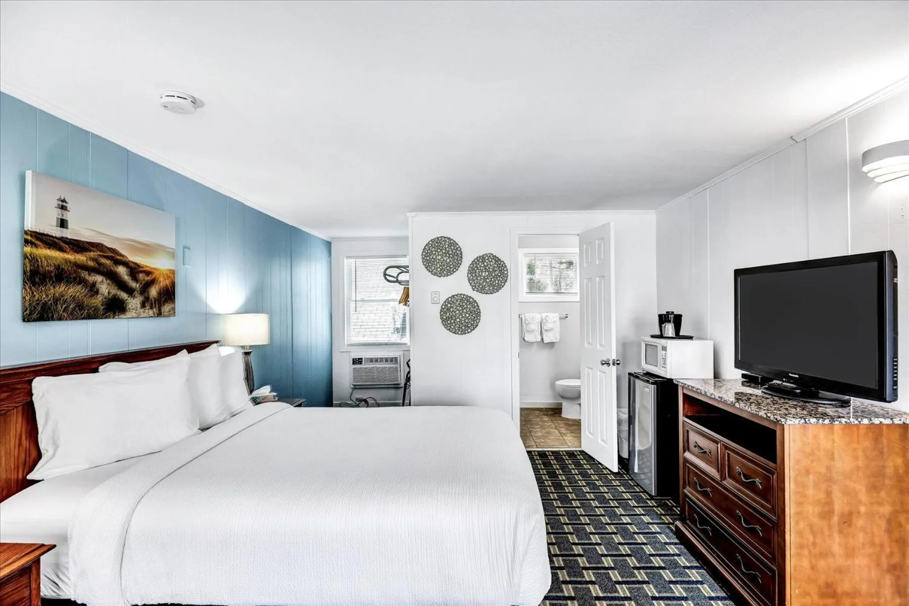 Photo of the whole room, Bed in Ocean Breeze Motel