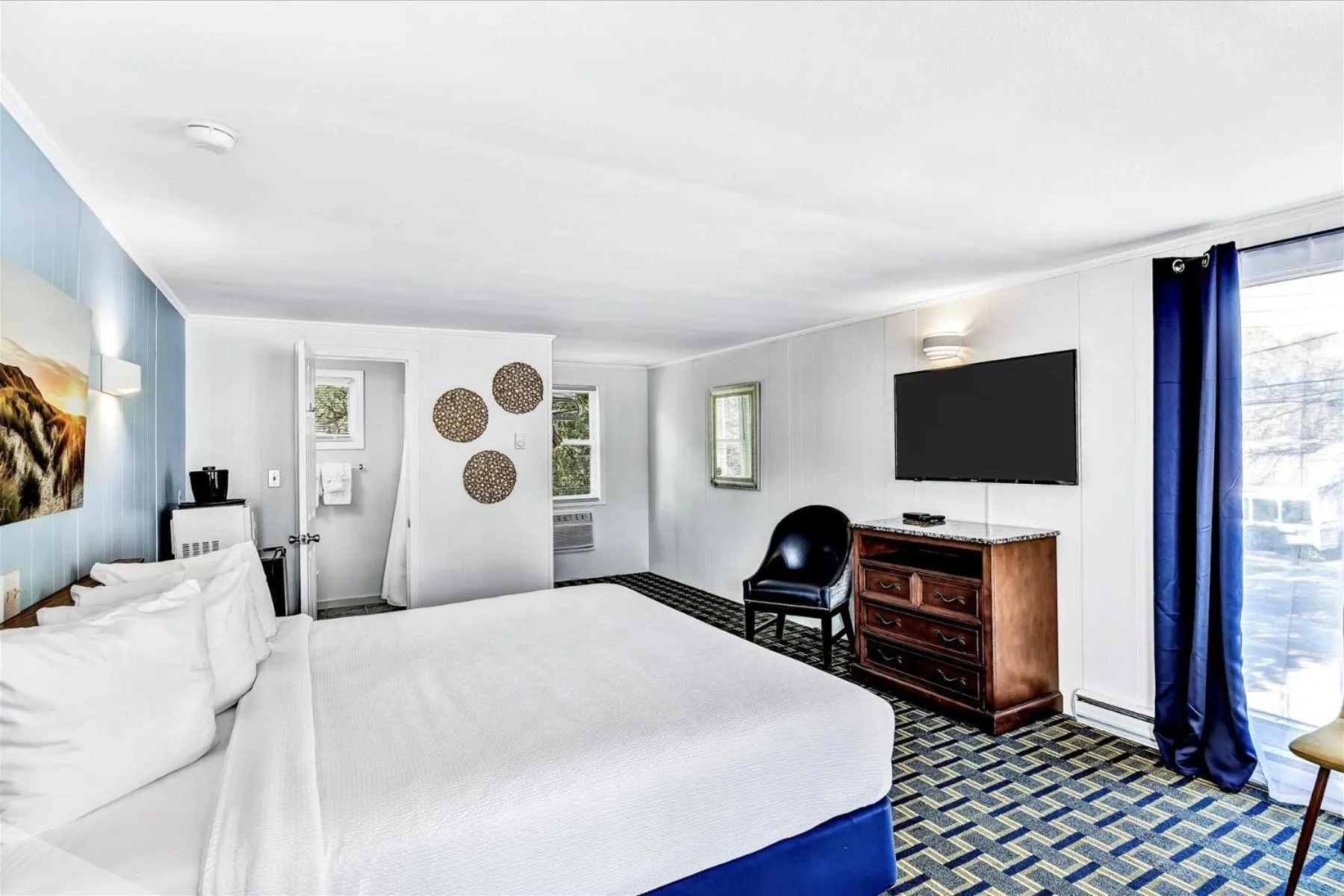 Photo of the whole room, Bed in Ocean Breeze Motel