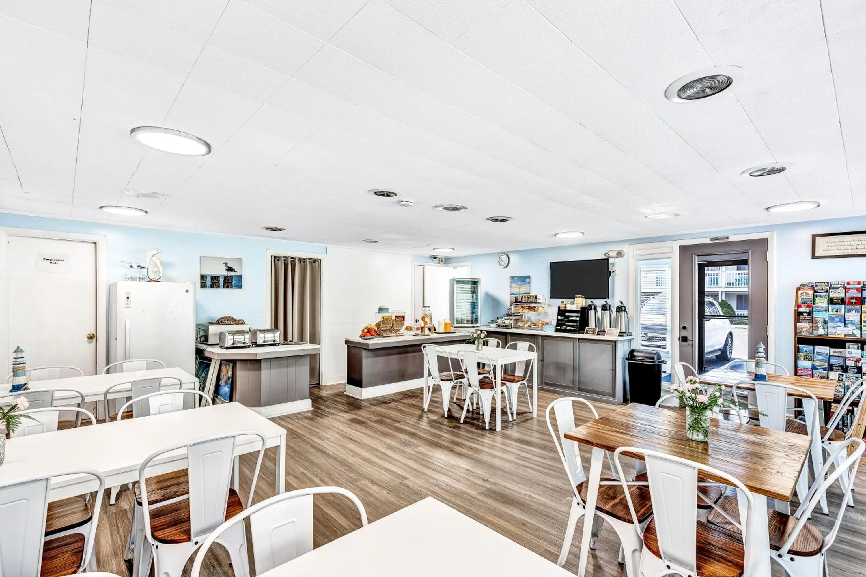 Breakfast in Ocean Breeze Motel