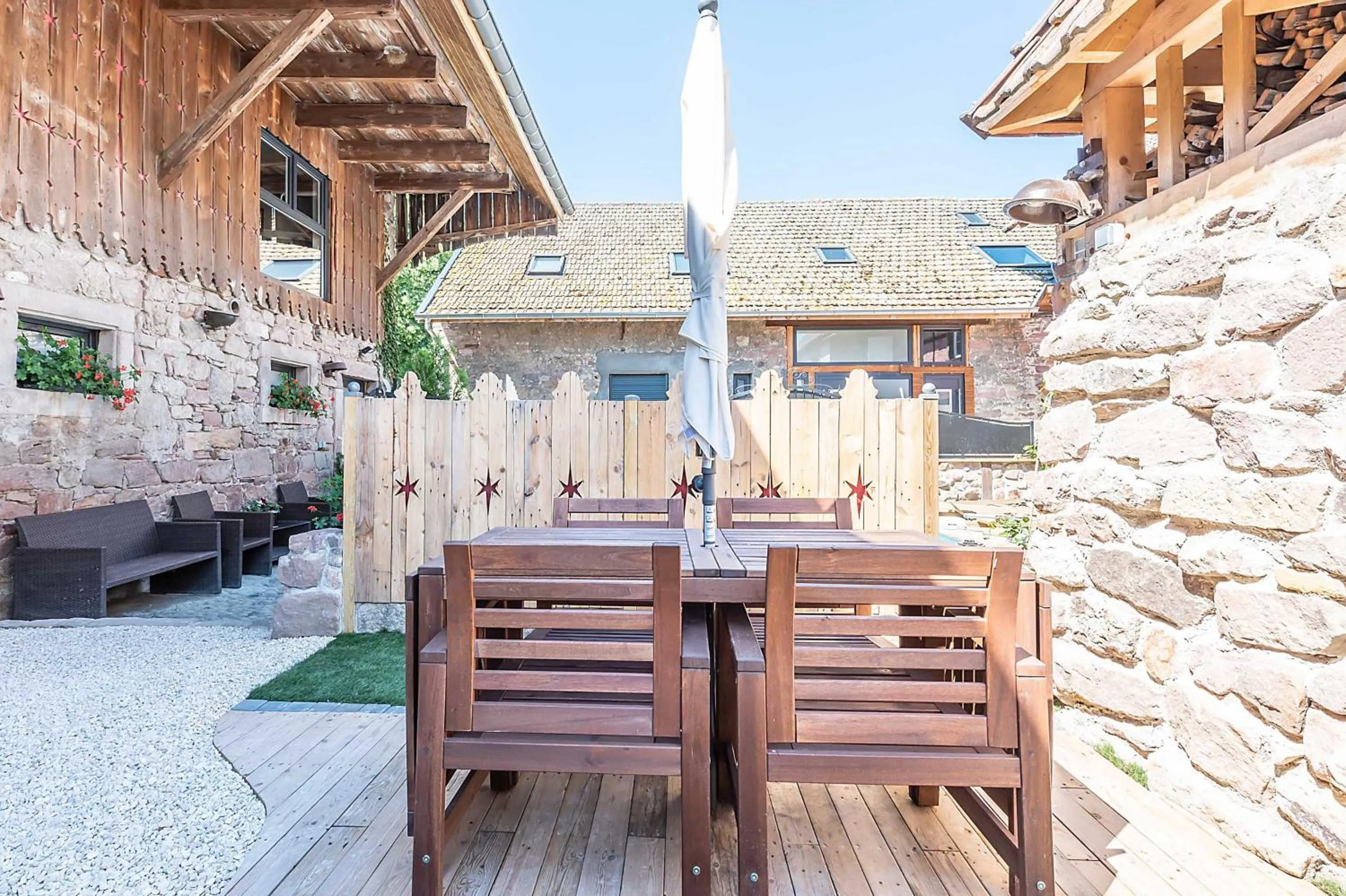 Patio in Domaine La Grange Ungersheim - Gîte La Grange 5 étoiles