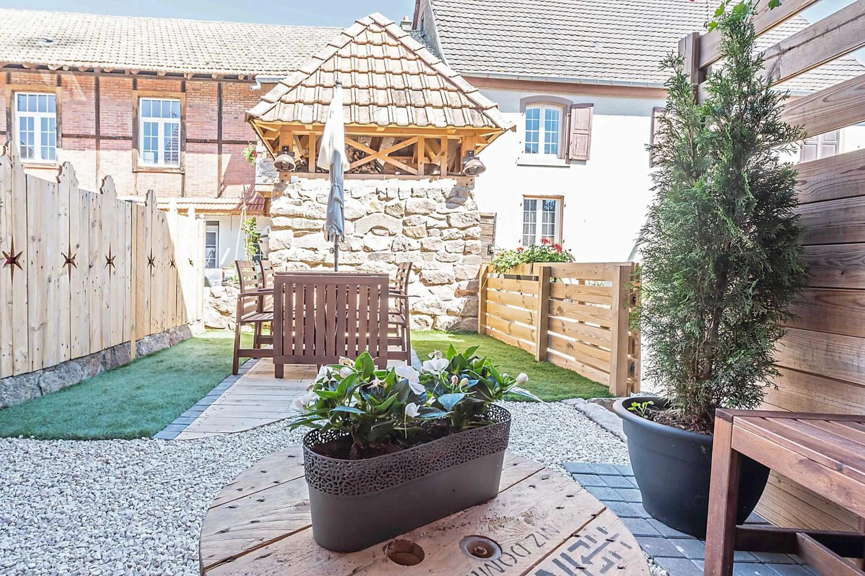 Patio in Domaine La Grange Ungersheim - Gîte La Grange 5 étoiles