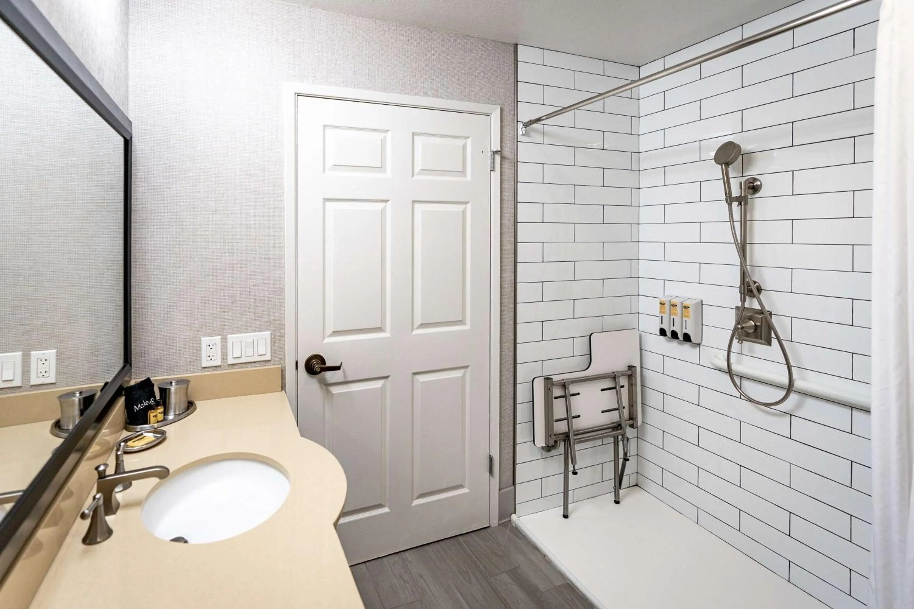 Shower in Best Western Plus Stevenson Manor