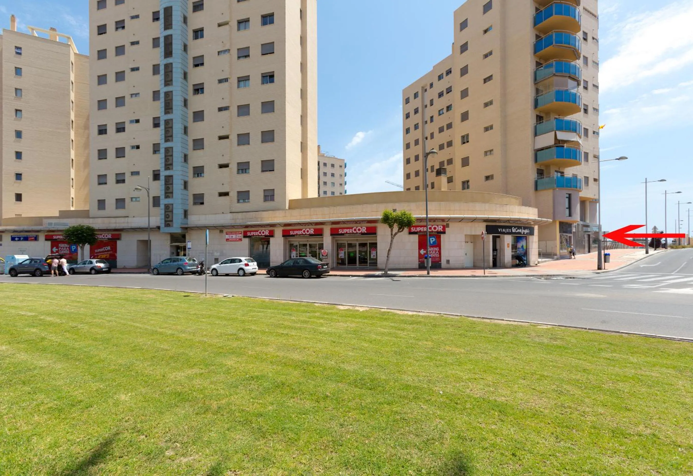 Property building in Hostal12