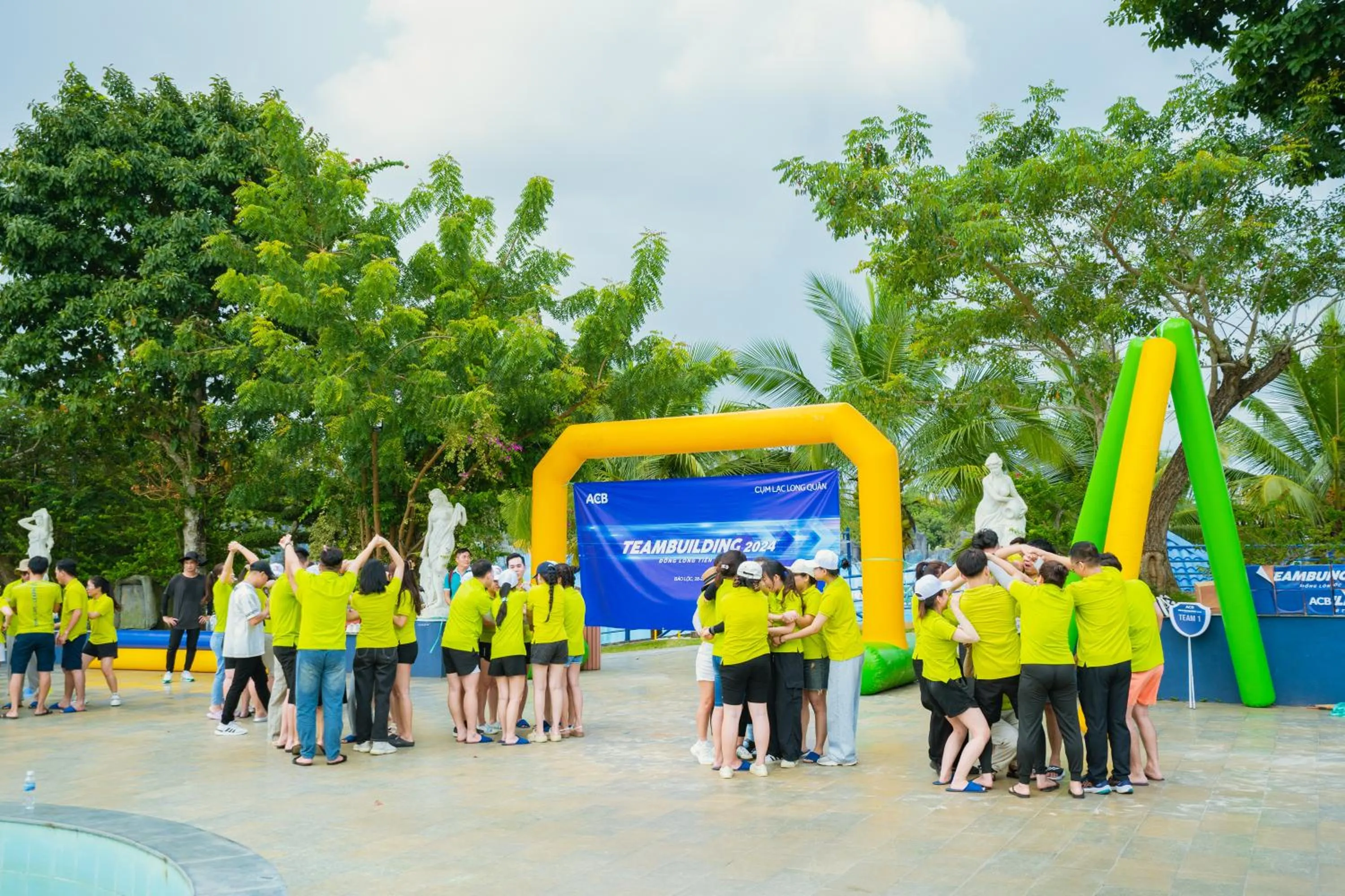 group of guests in Tea Resort