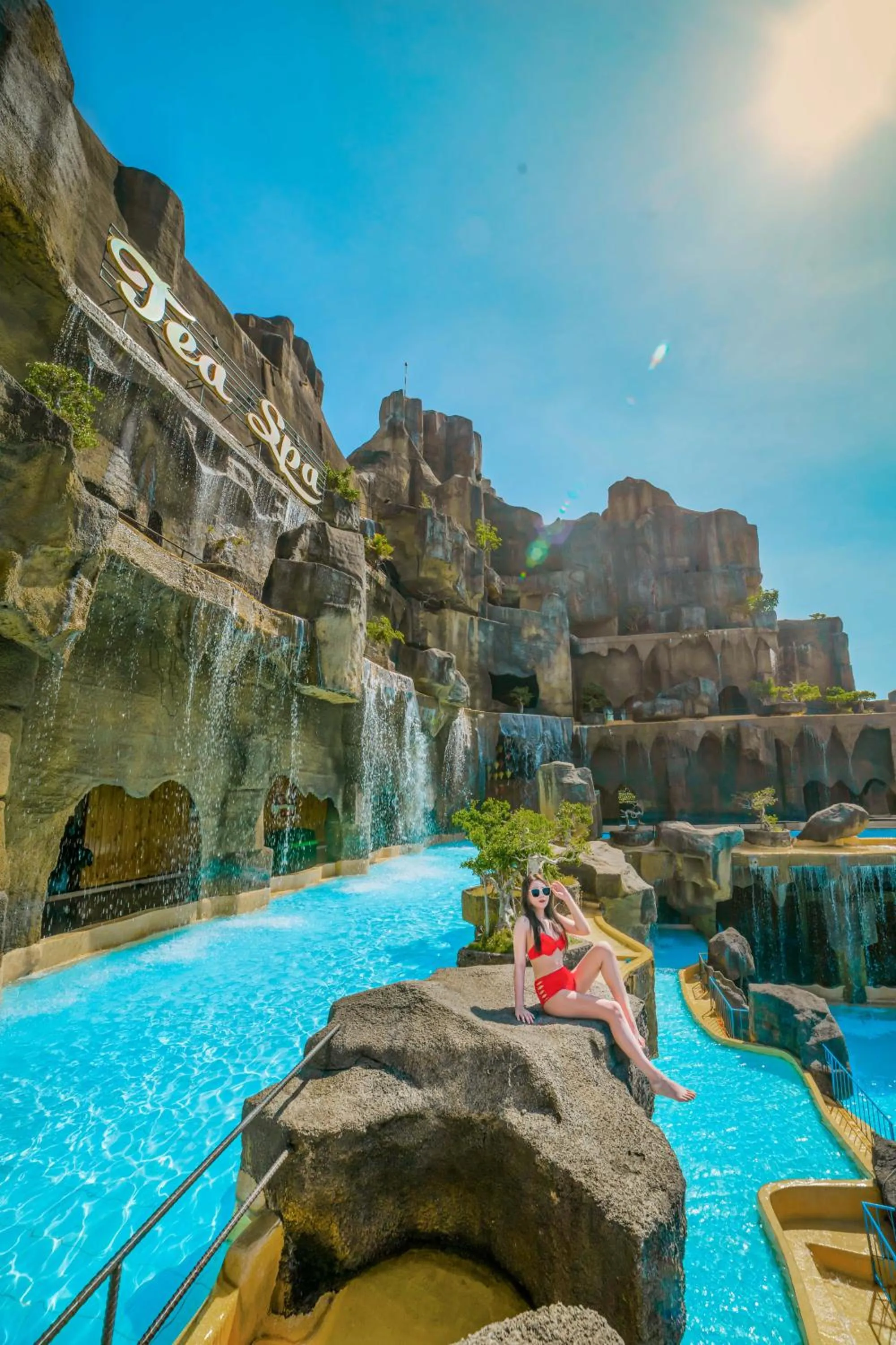 Swimming pool in Tea Resort