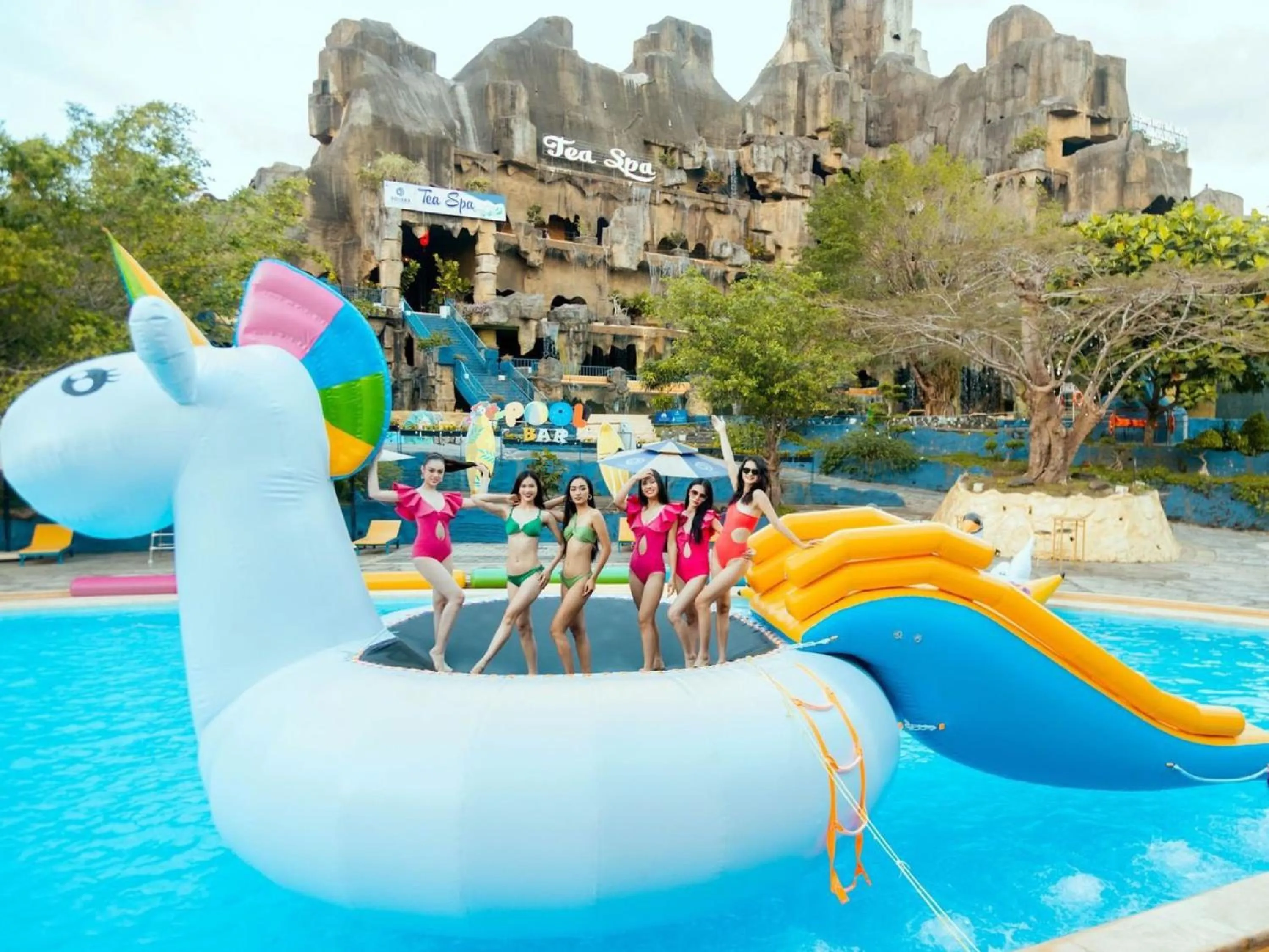 Swimming pool in Tea Resort