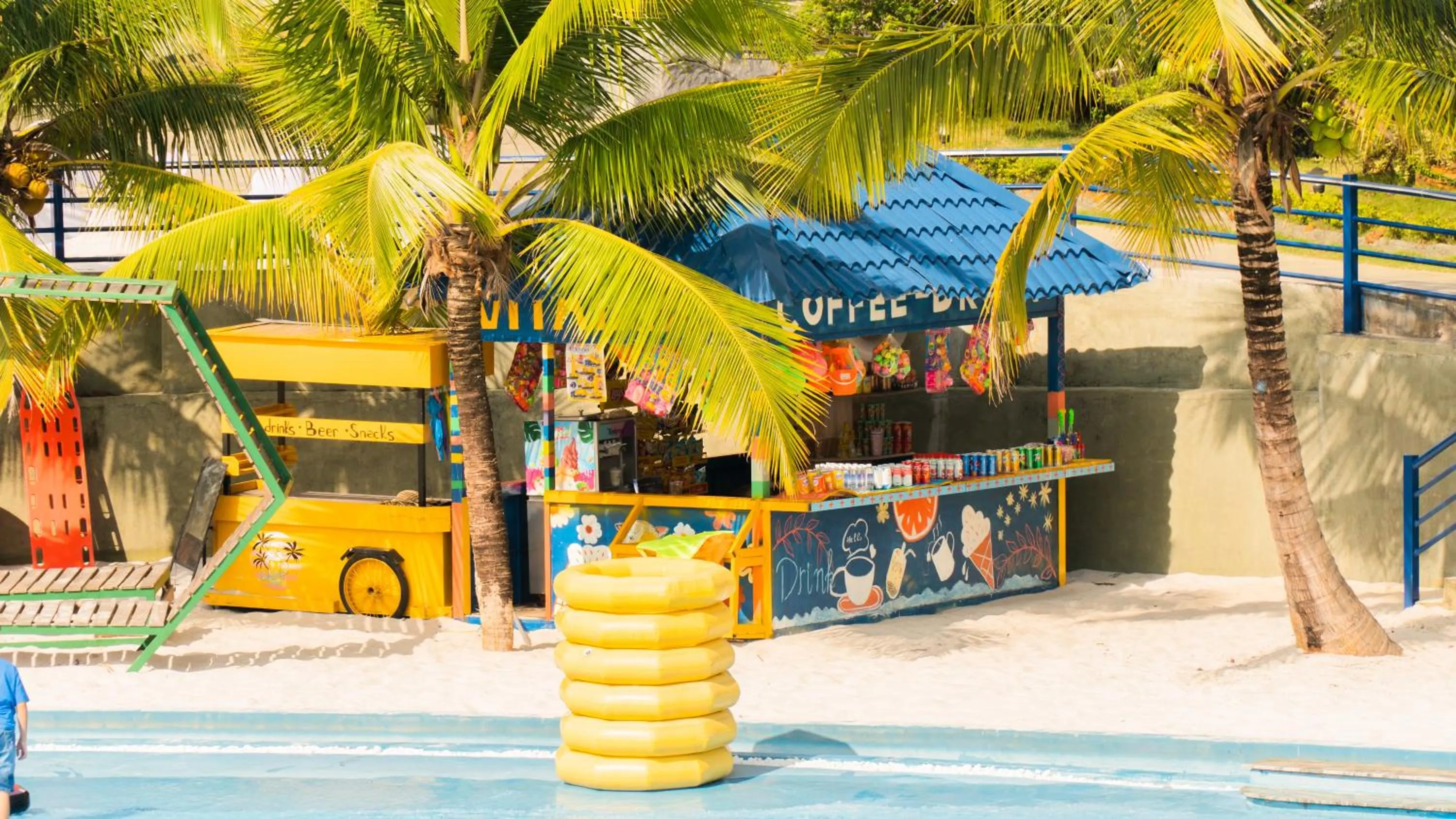 Swimming pool in Tea Resort