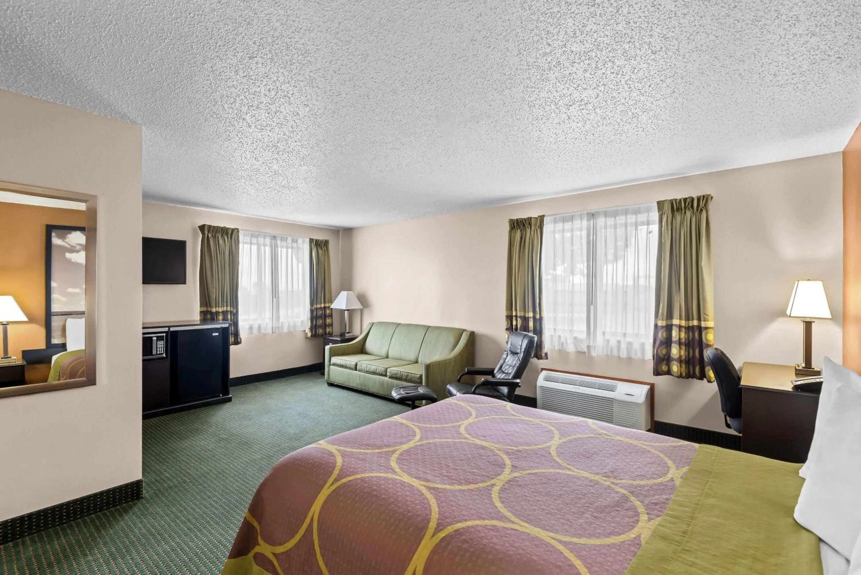 Photo of the whole room, Bed in Super 8 by Wyndham Jefferson