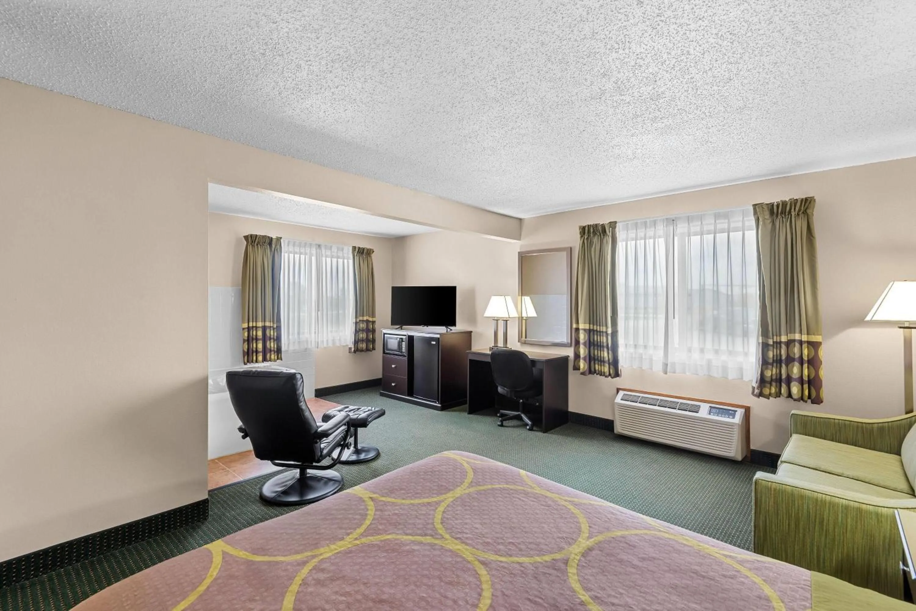 Bath, Bed in Super 8 by Wyndham Jefferson