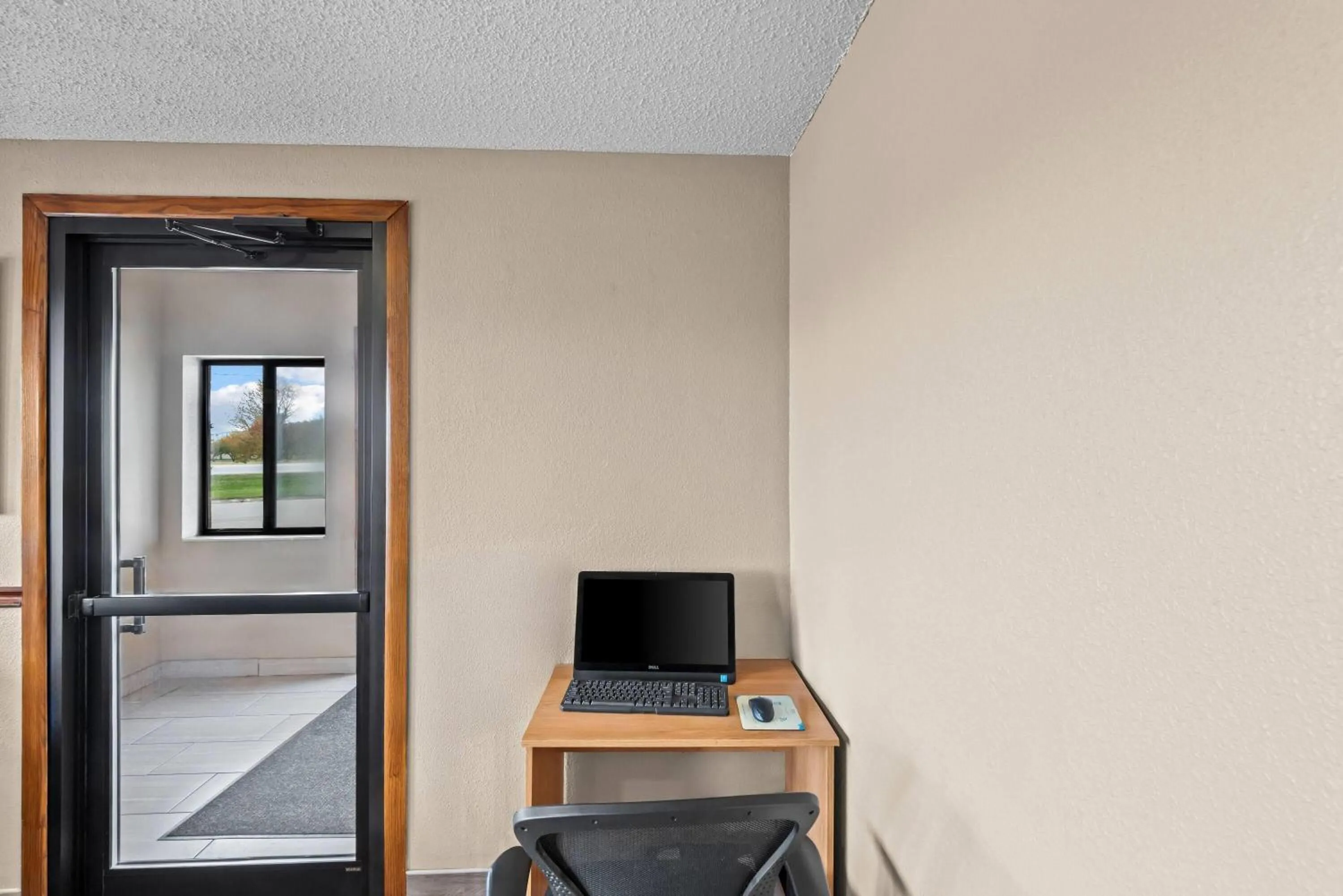 Business facilities in Super 8 by Wyndham Jefferson