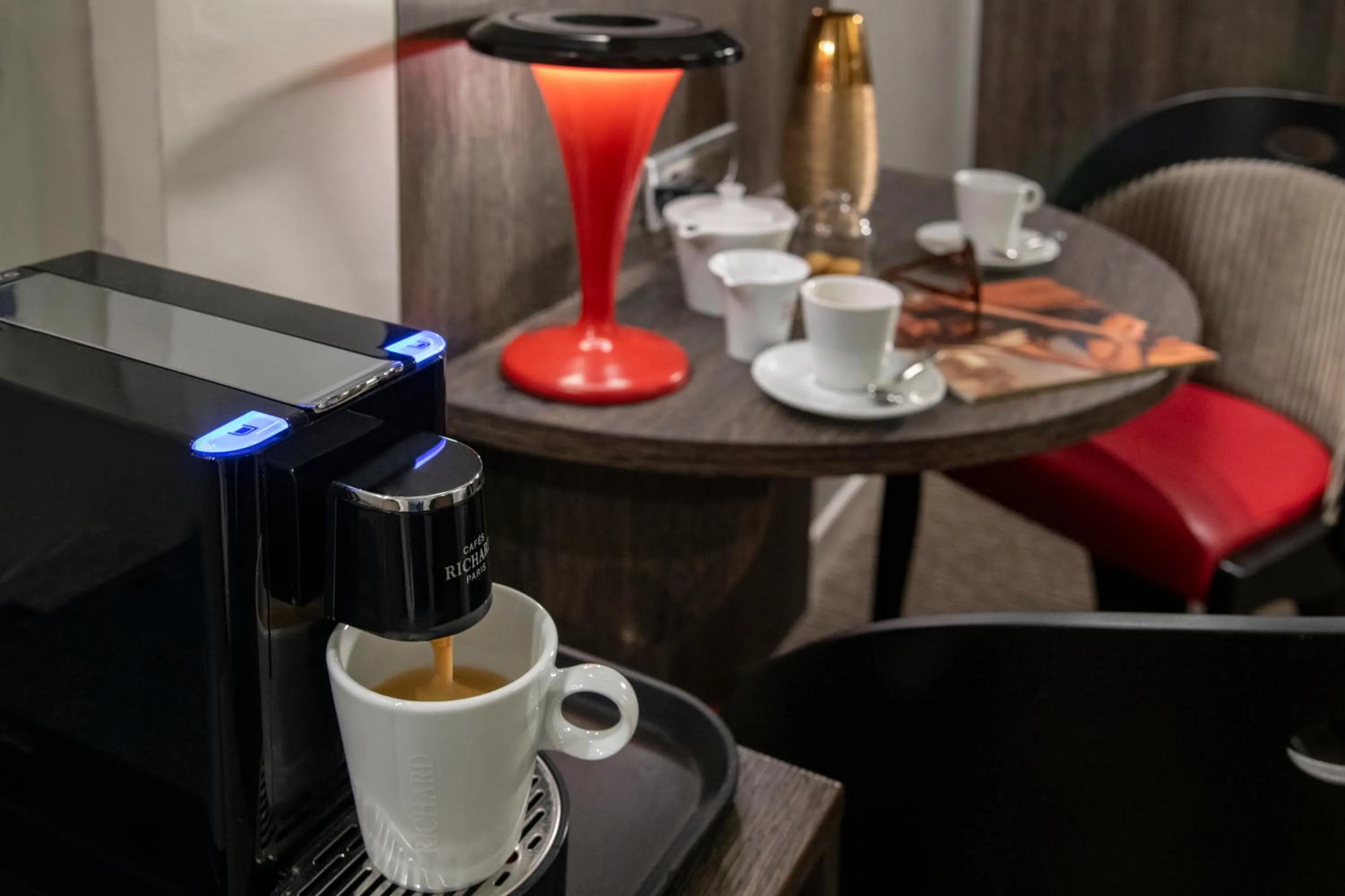 Coffee/tea facilities in Best Western Premier Le Patio des Artistes Wellness Jacuzzi