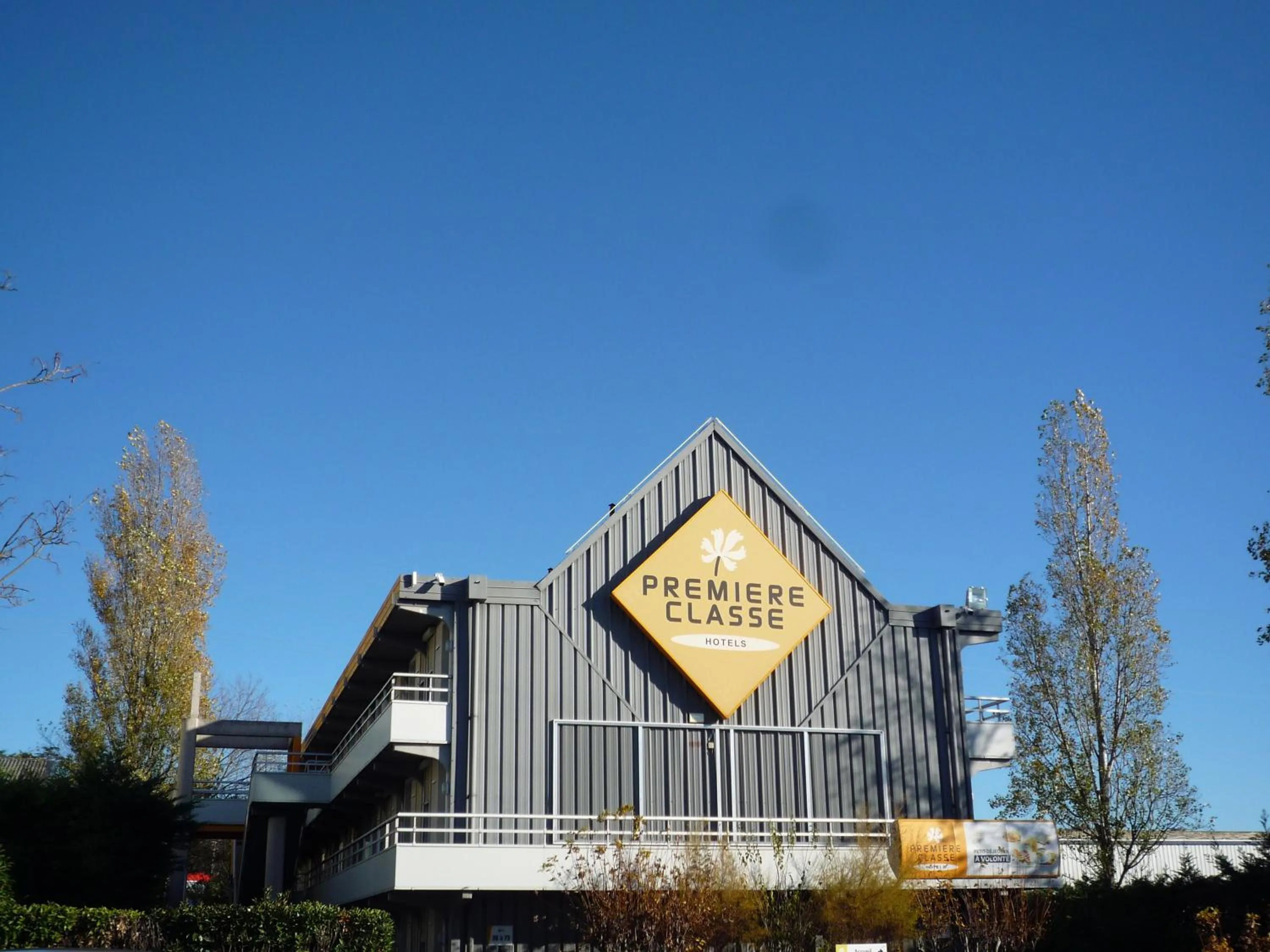 Property building in Première Classe Valence Sud