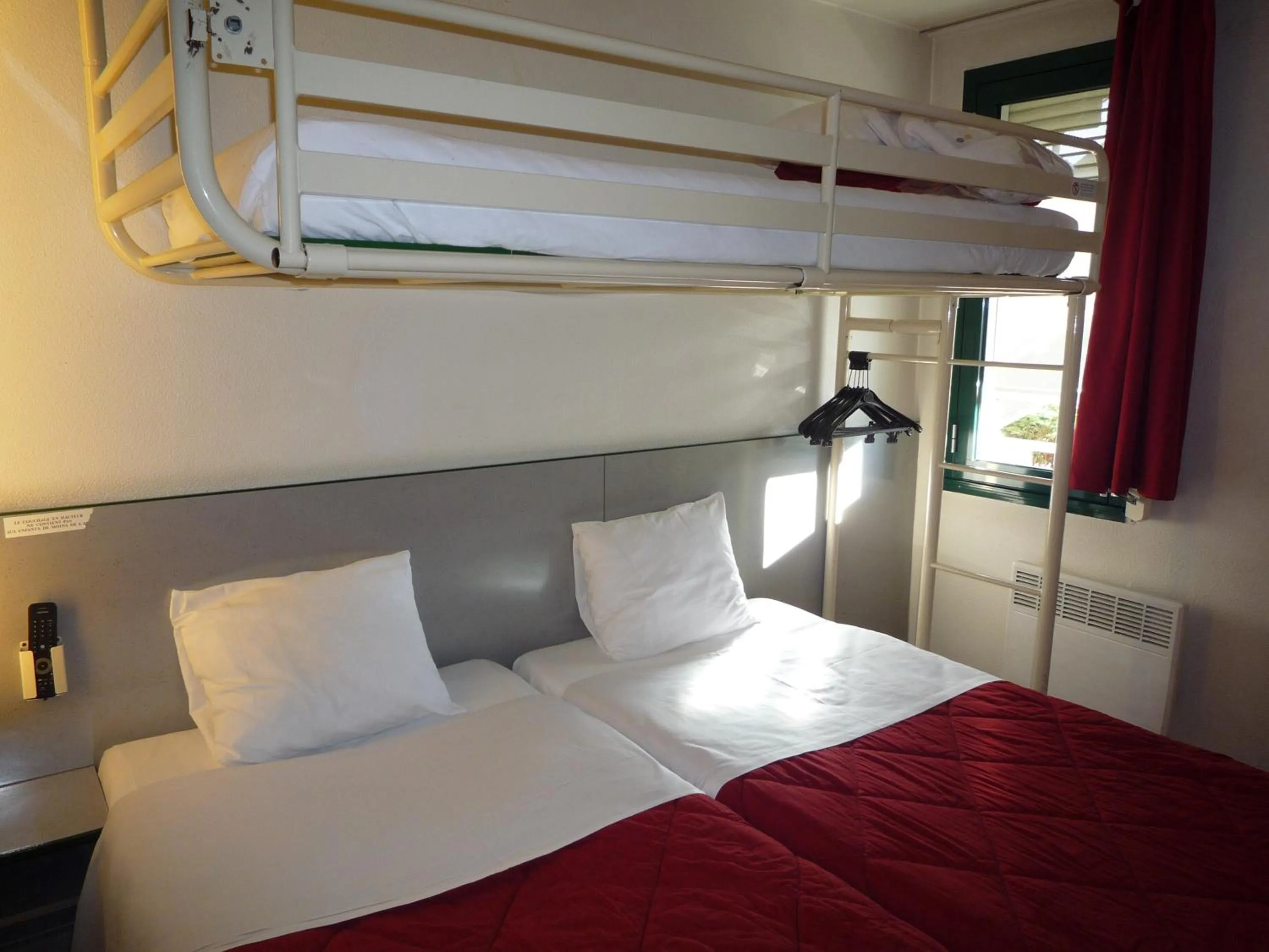 Bedroom, Bed in Première Classe Valence Sud