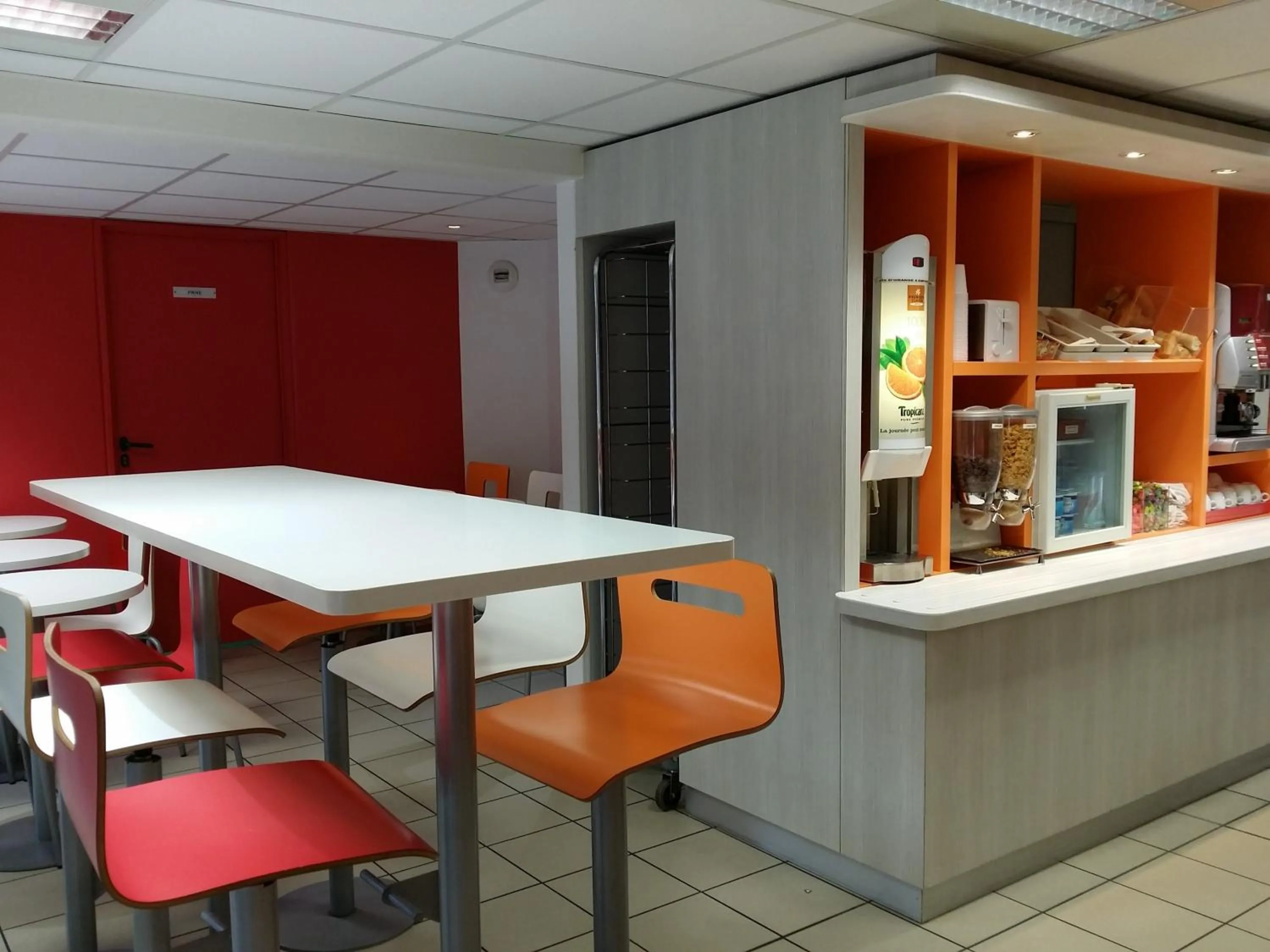 Area and facilities in Première Classe Valence Sud