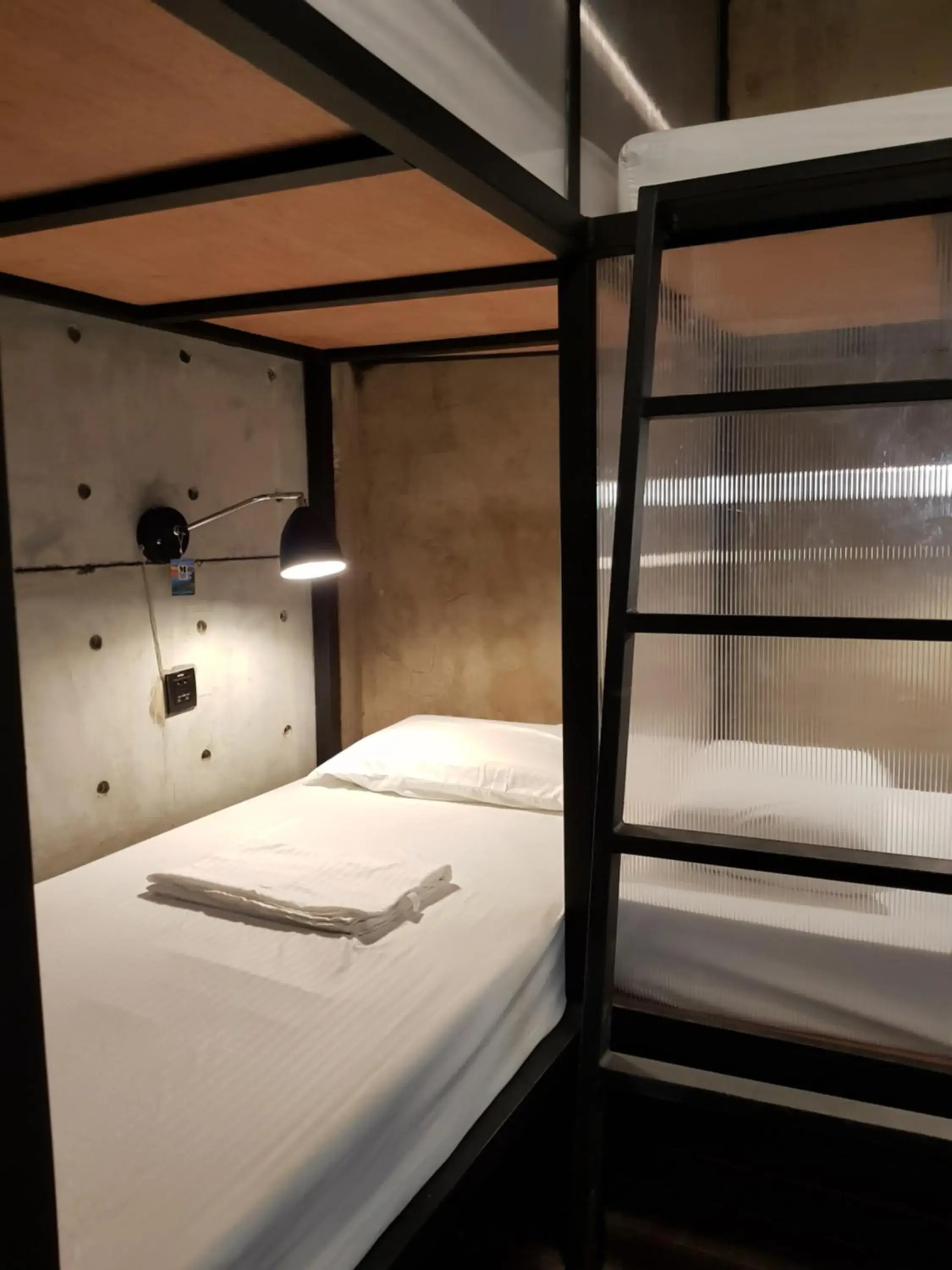 Bed in 8-Bed Dormitory Room in The Flying Fish Hostel Cebu Bed in 8-Bed Dormitory Room in The Flying Fish Hostel Cebu