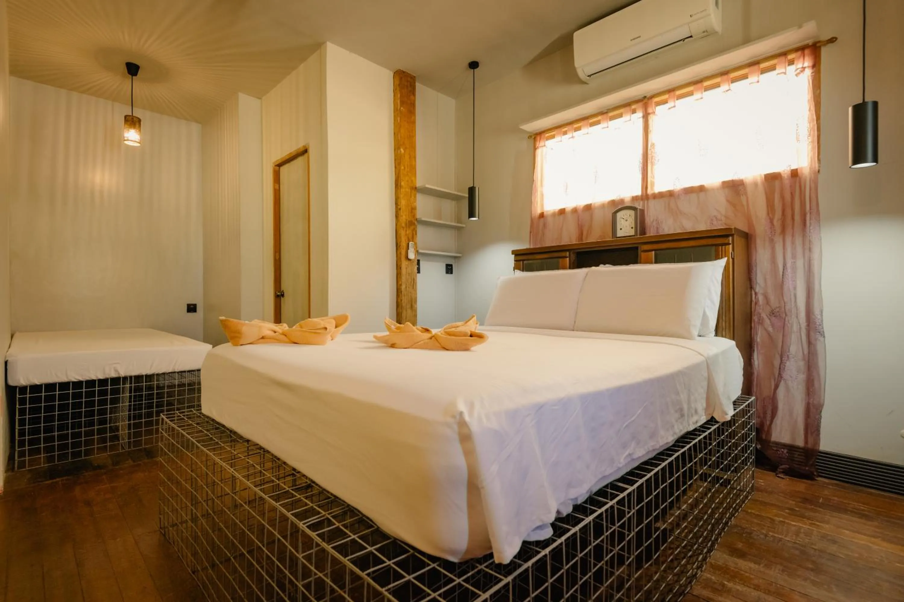 Bed in The Flying Fish Hostel Cebu