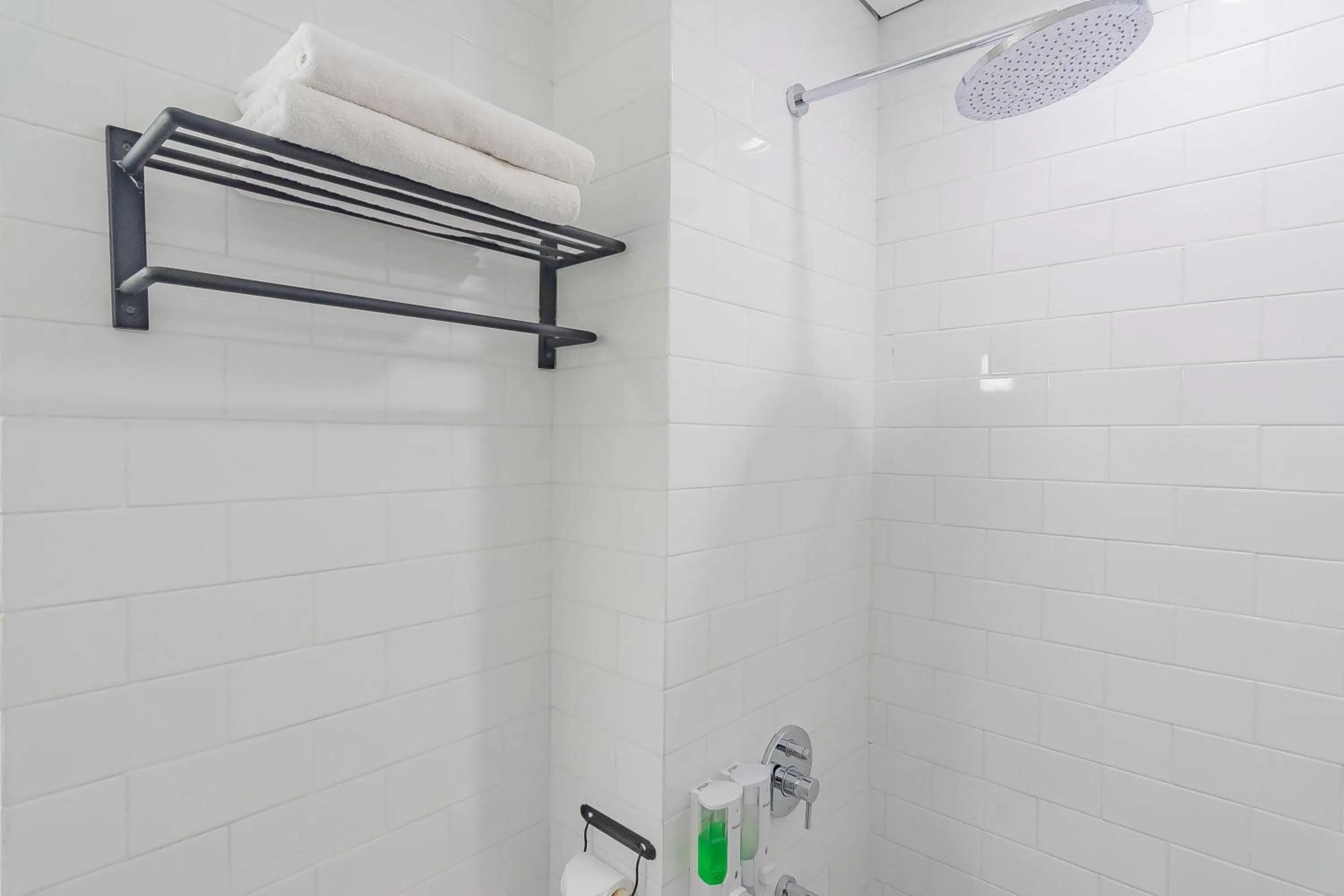 RedDoorz Premium @ Hotel Hebat