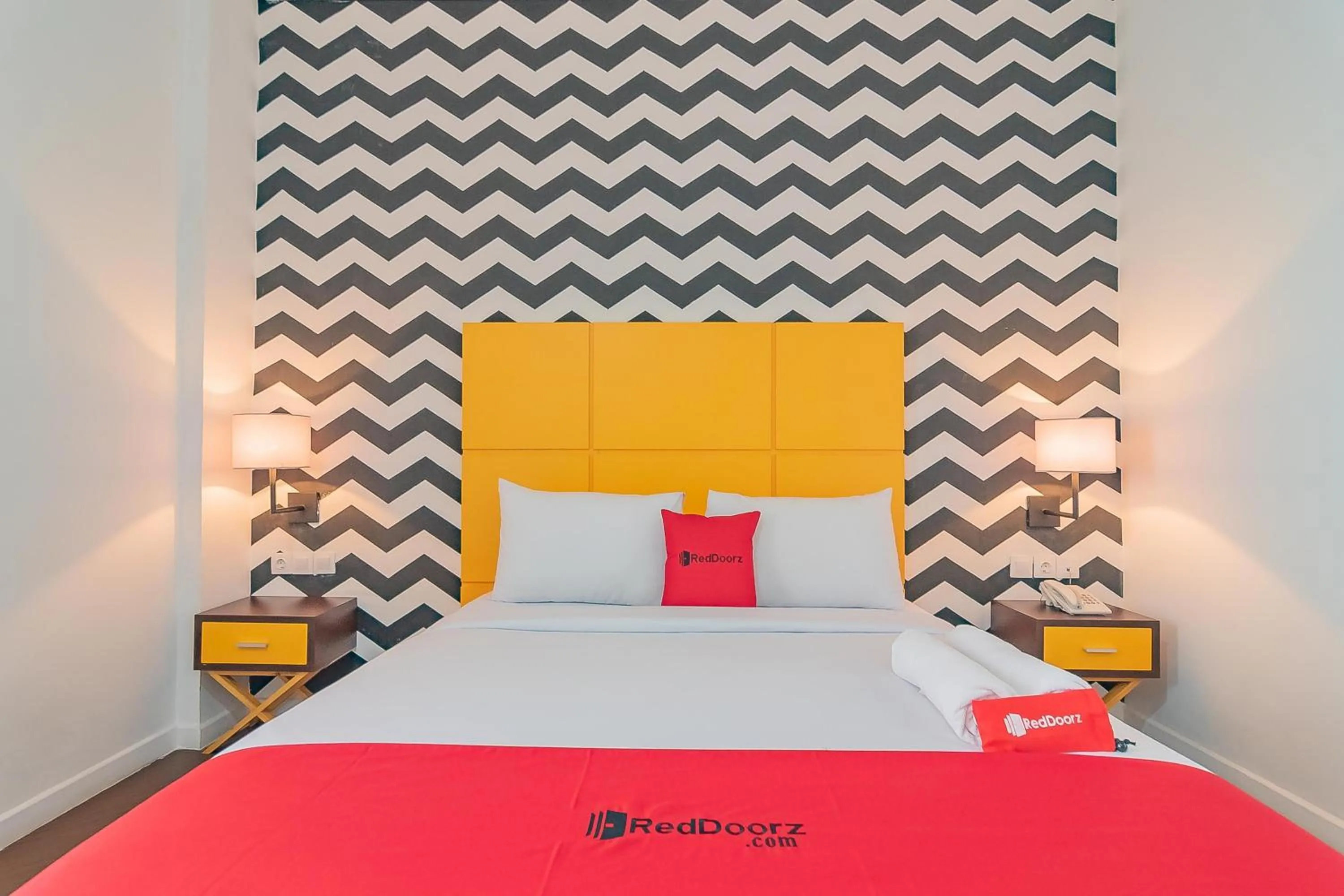 Bed in RedDoorz Premium @ Hotel Hebat