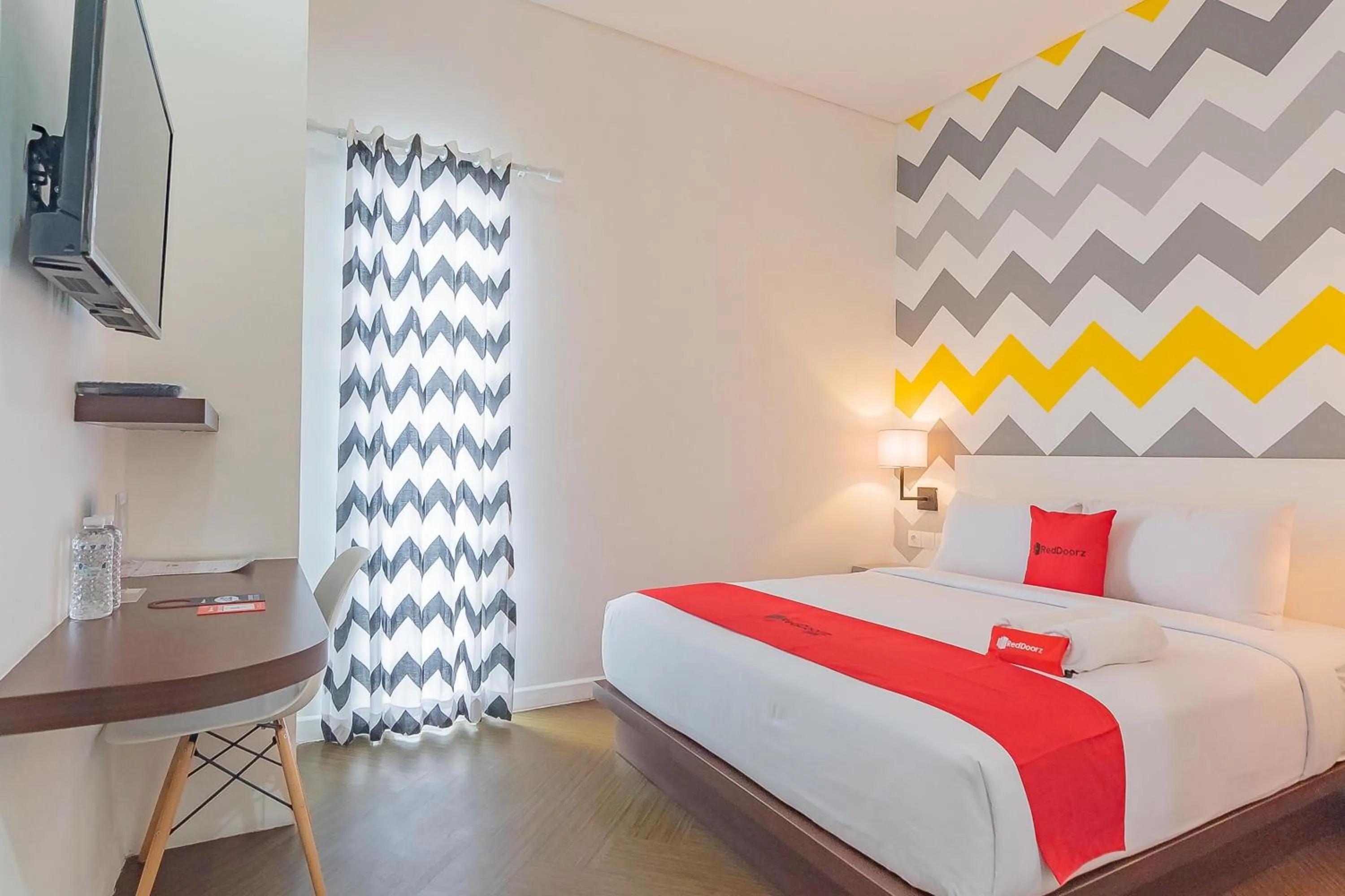 Bed in RedDoorz Premium @ Hotel Hebat