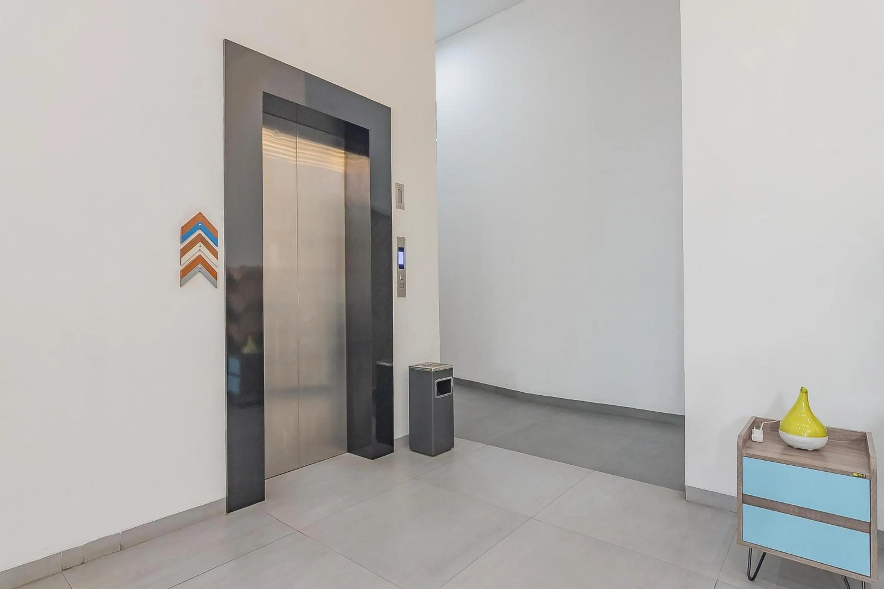 RedDoorz Premium @ Hotel Hebat