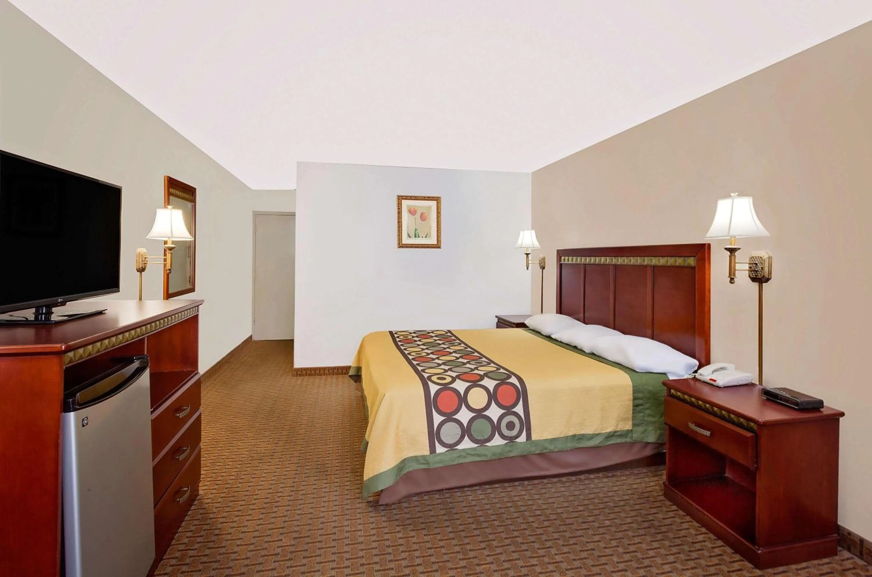Photo of the whole room, Bed in Super 8 by Wyndham Plainview
