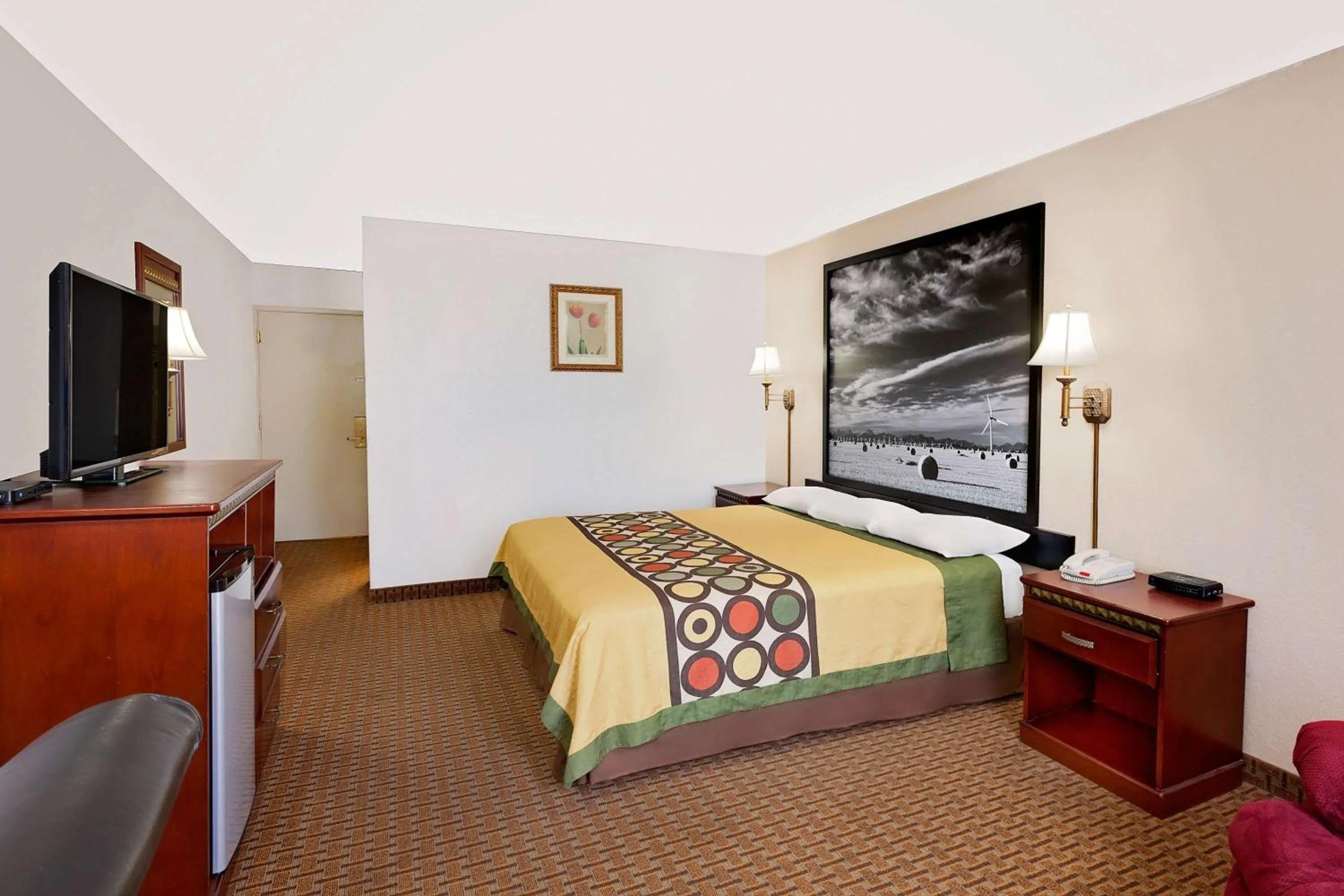 Photo of the whole room, Bed in Super 8 by Wyndham Plainview