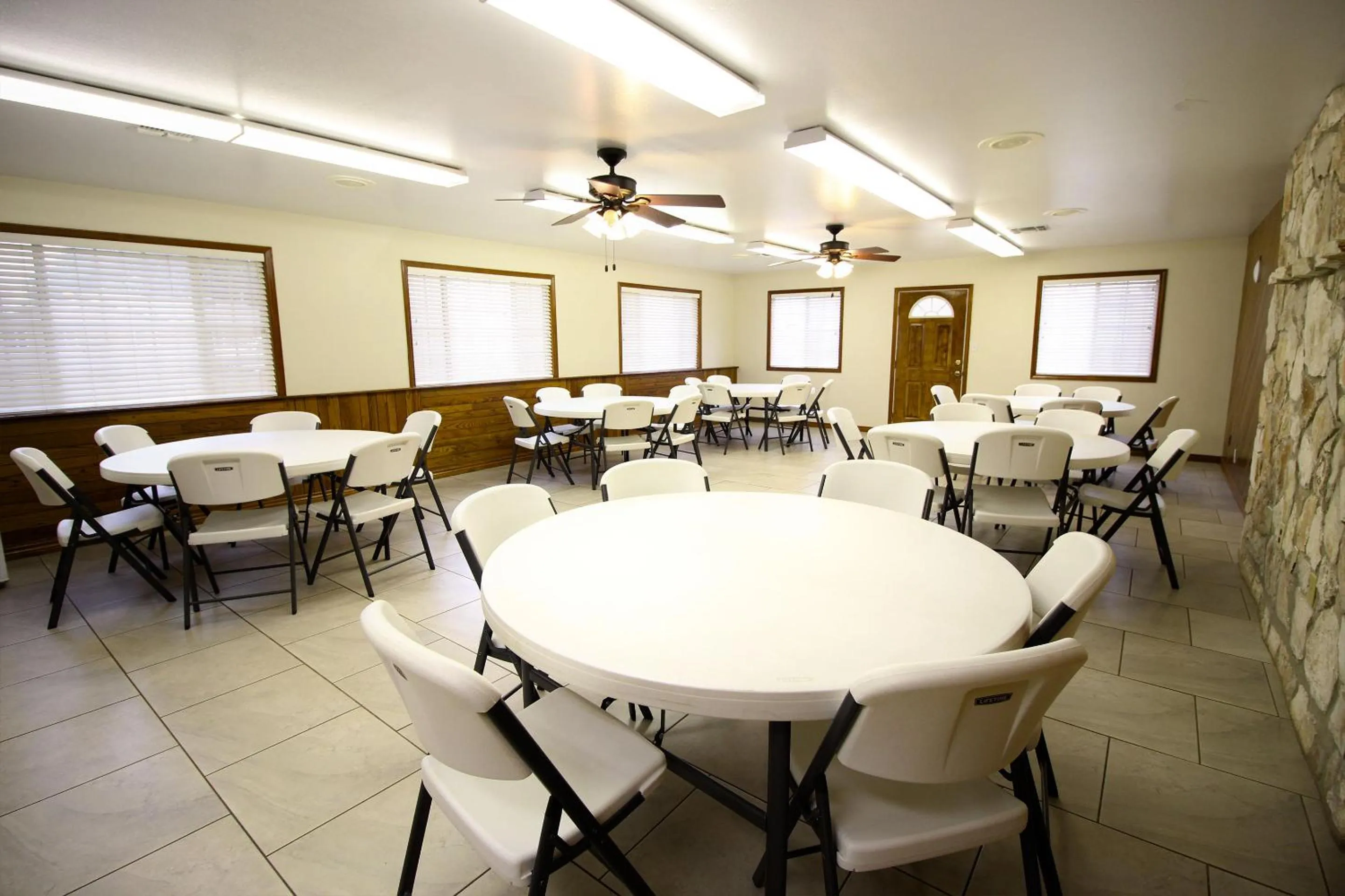 Meeting/conference room in Peach Tree Inn & Suites