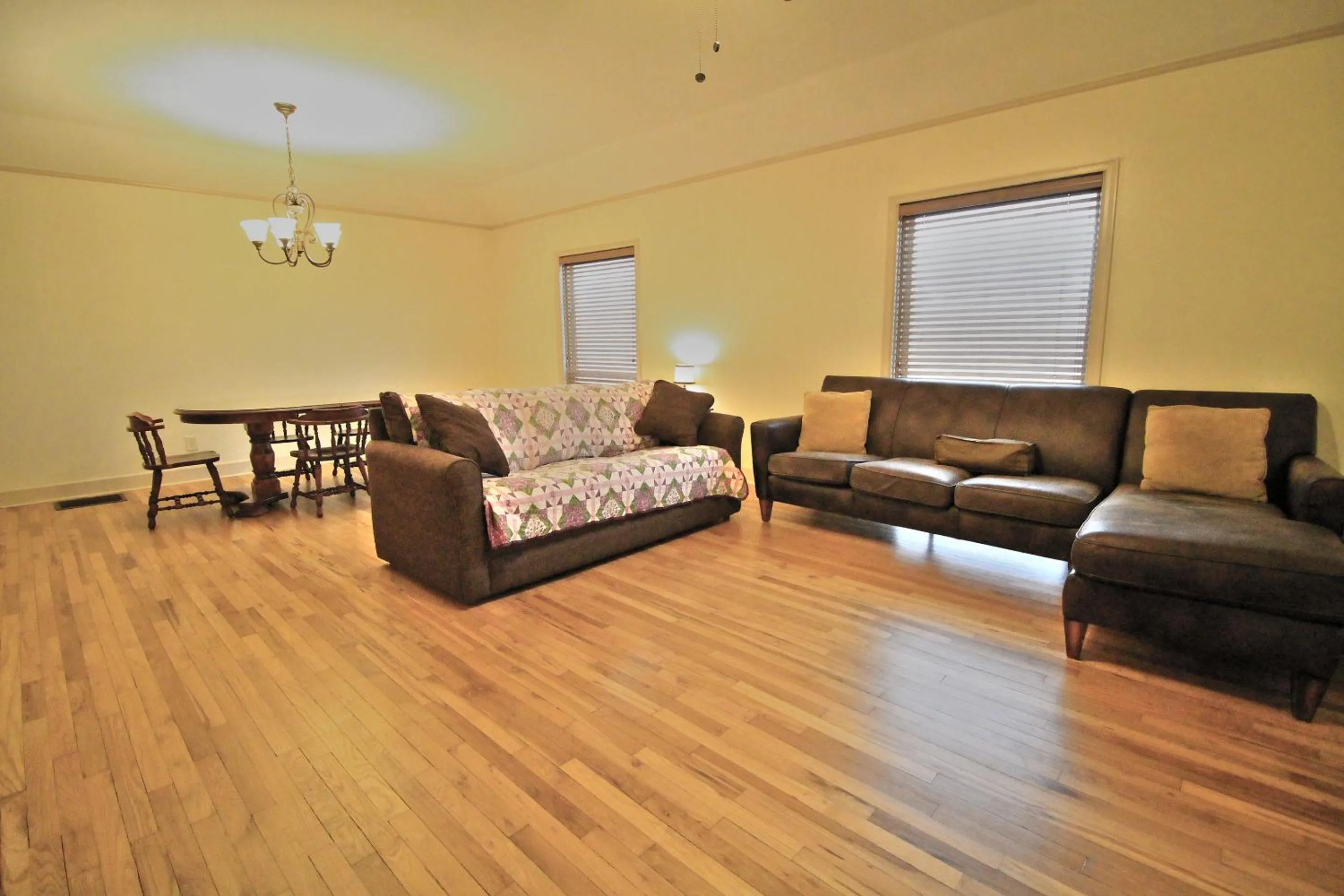 Living room in Peach Tree Inn & Suites